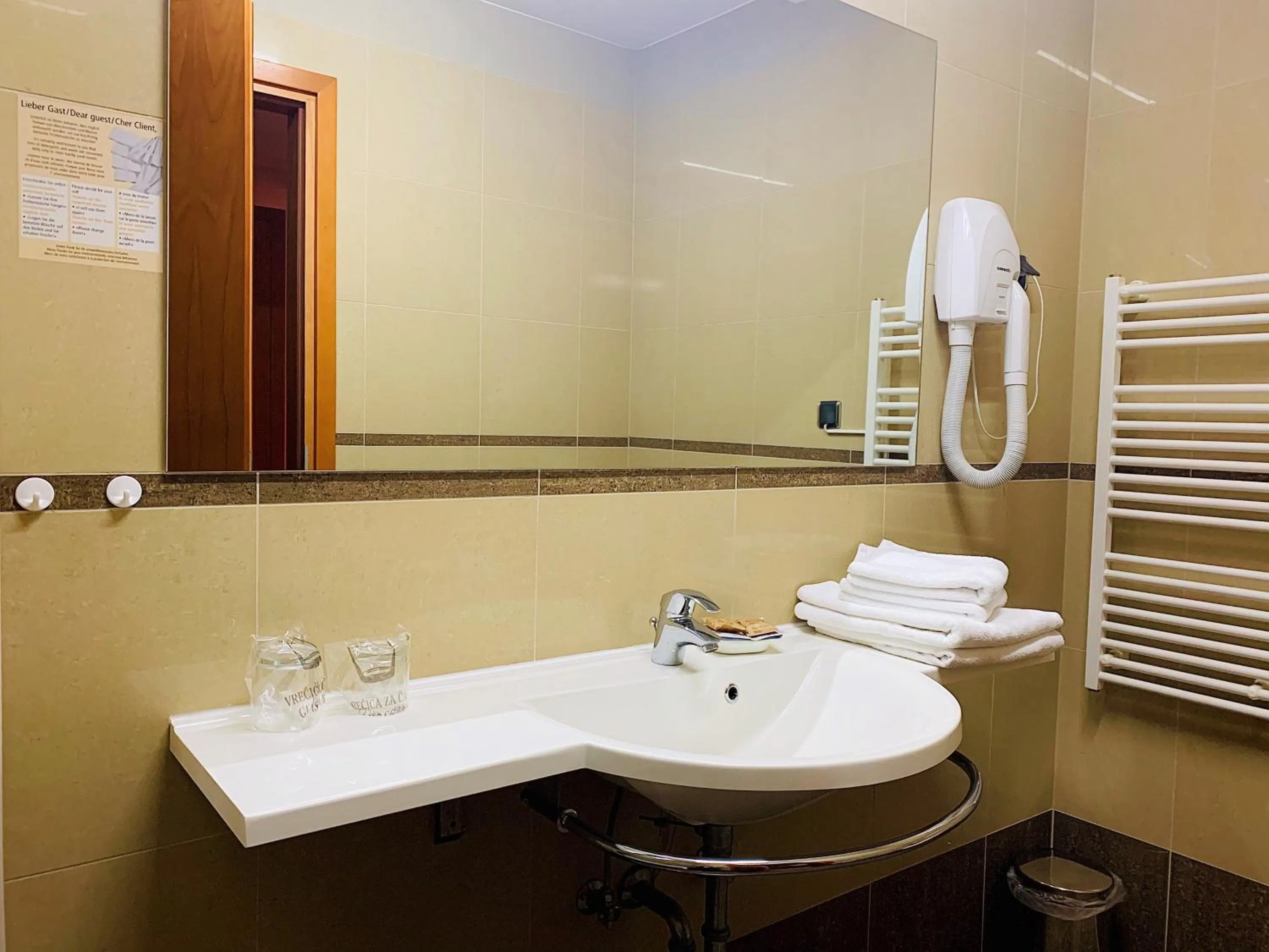 Bathroom in Hotel Duje