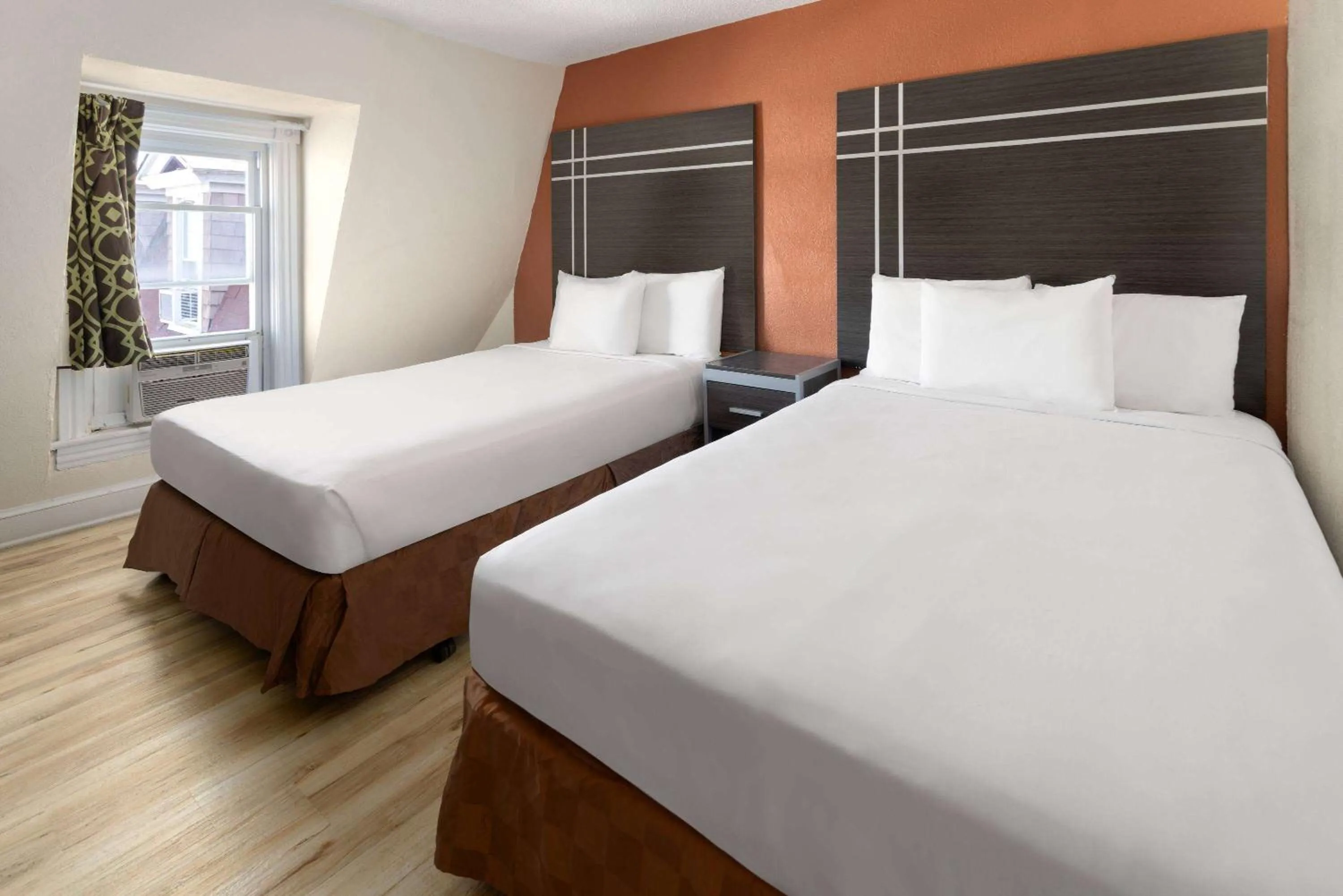 Photo of the whole room, Bed in Wildwood Inn Hotel Travelodge Beach & Boardwalk