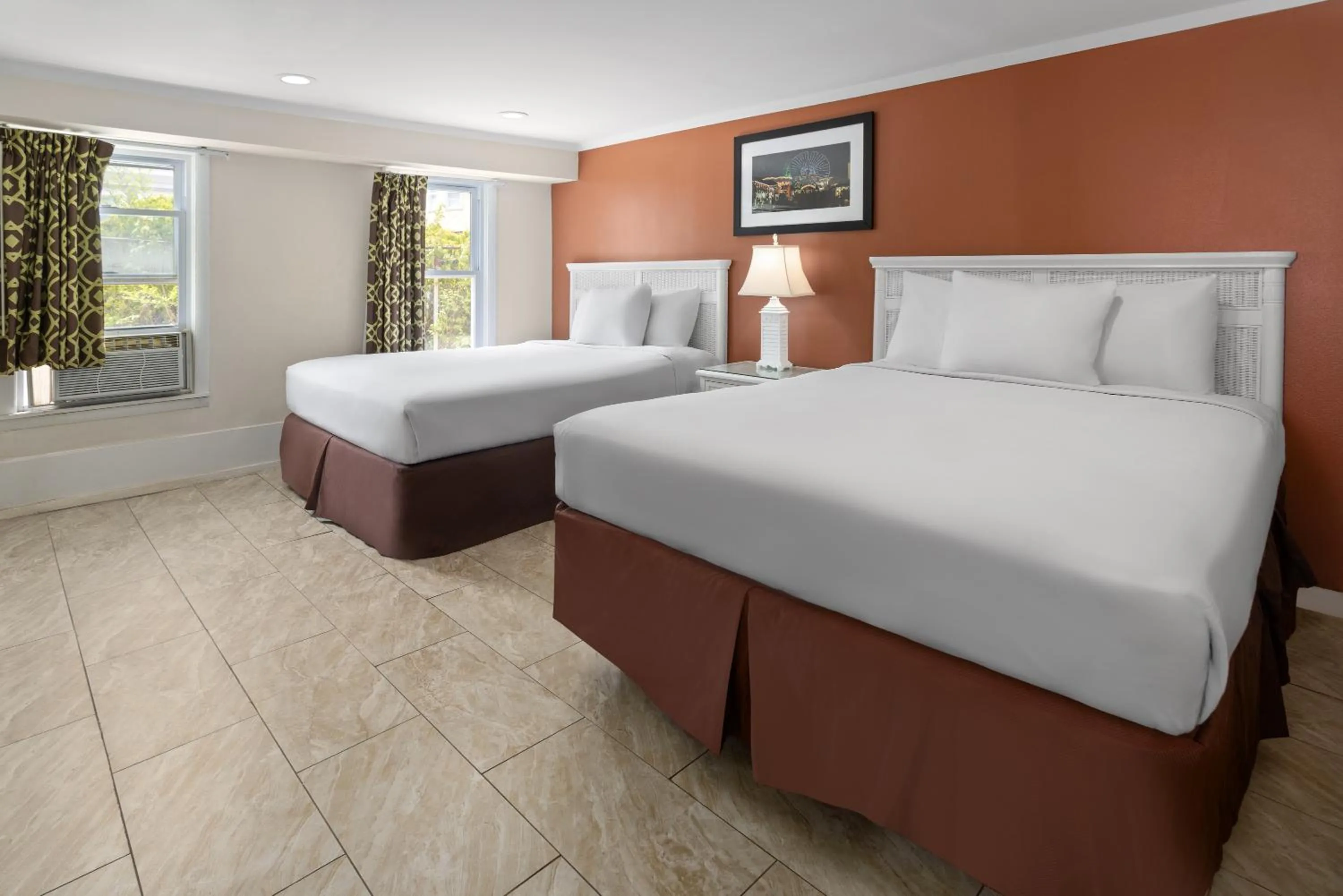 Bed in Wildwood Inn Hotel Travelodge Beach & Boardwalk