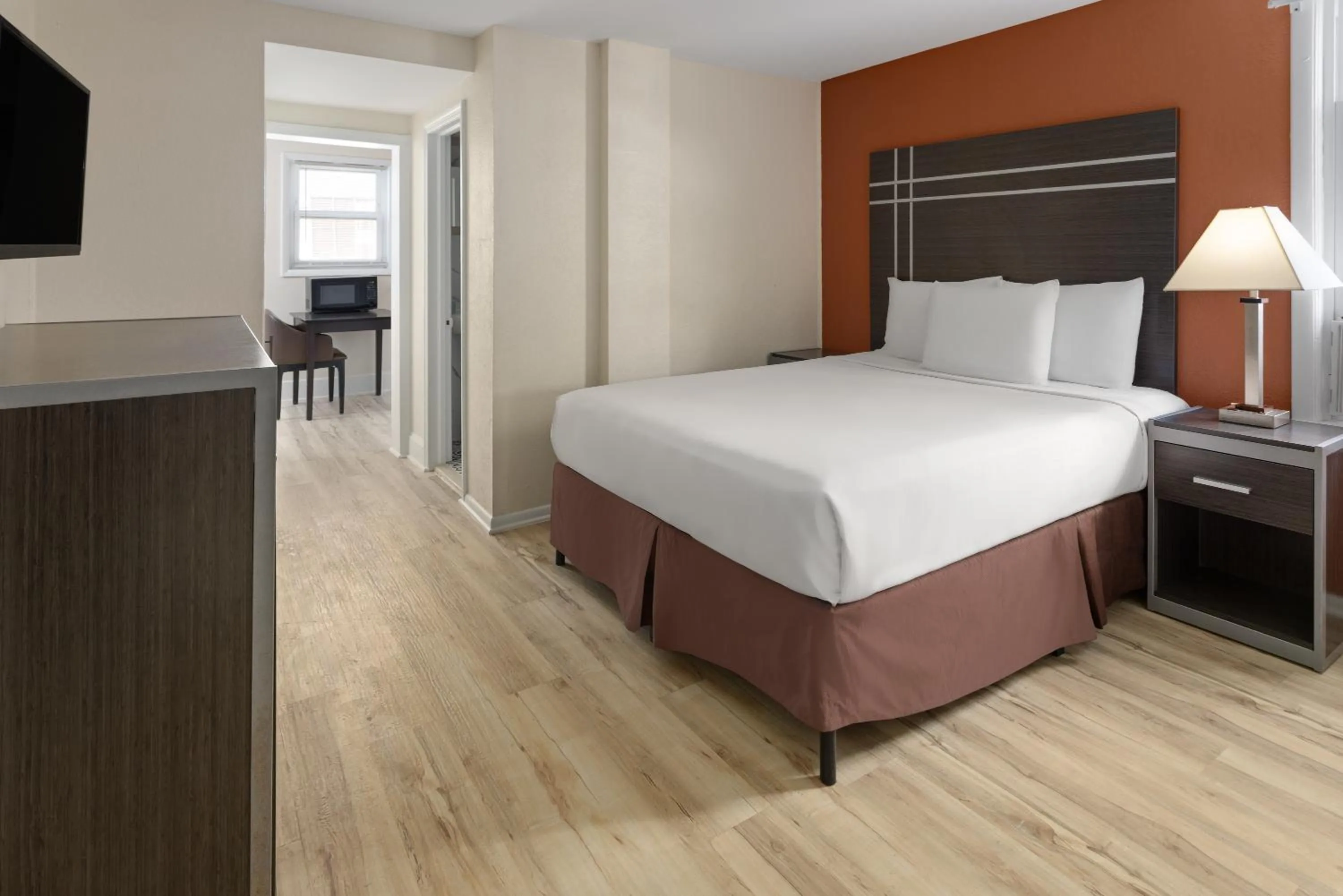 Bed in Wildwood Inn Hotel Travelodge Beach & Boardwalk