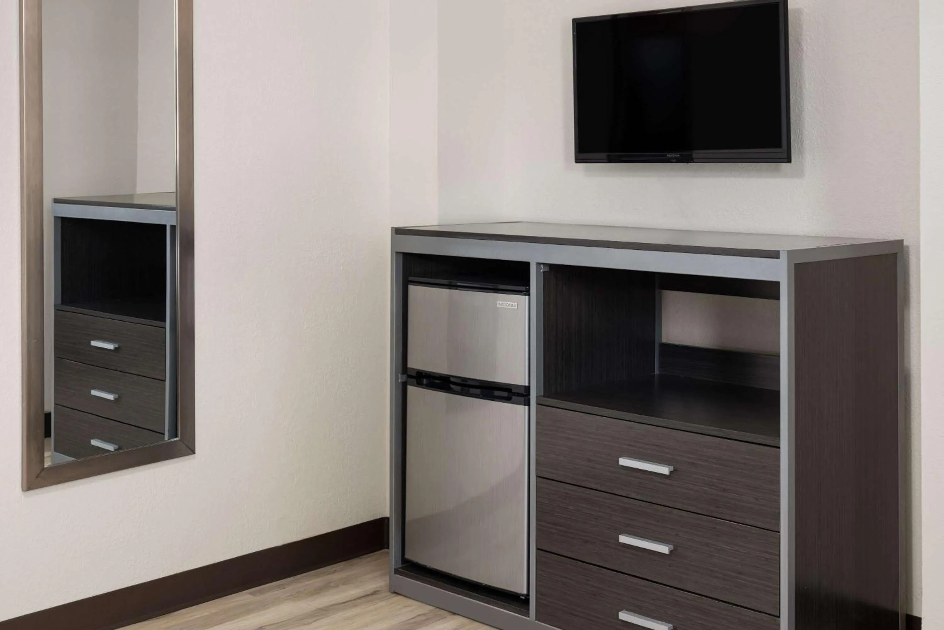 Photo of the whole room in Wildwood Inn Hotel Travelodge Beach & Boardwalk