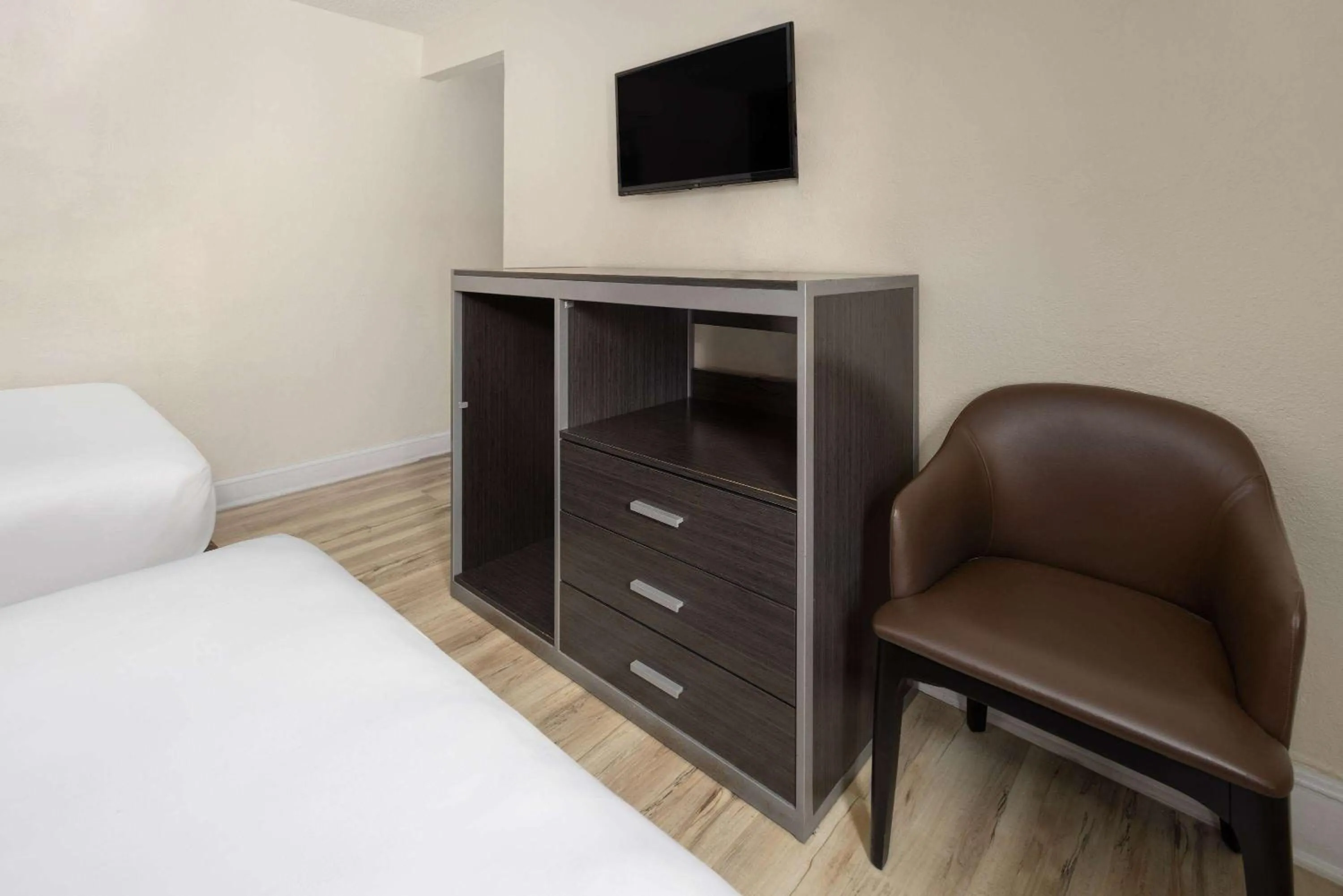 Photo of the whole room, Bed in Wildwood Inn Hotel Travelodge Beach & Boardwalk