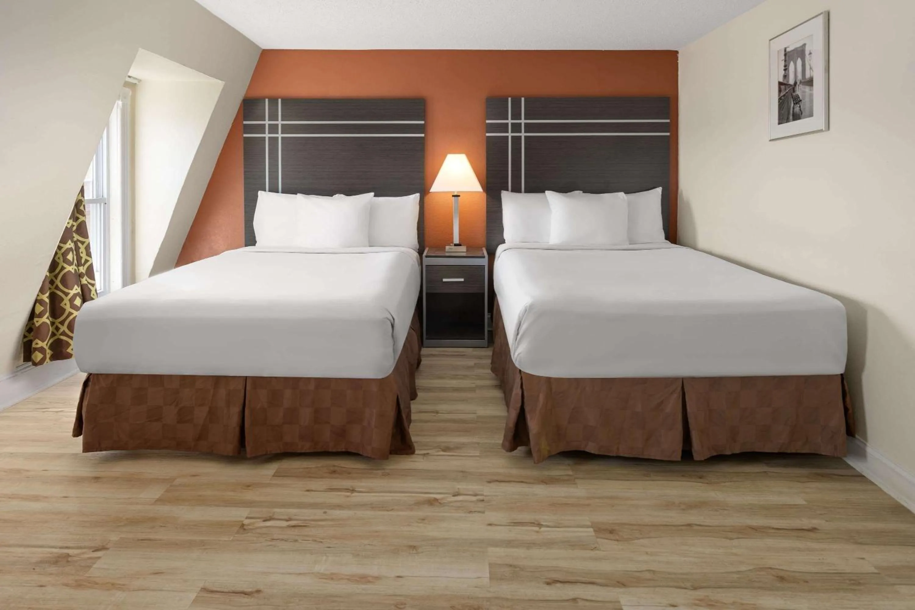 Photo of the whole room, Bed in Wildwood Inn Hotel Travelodge Beach & Boardwalk