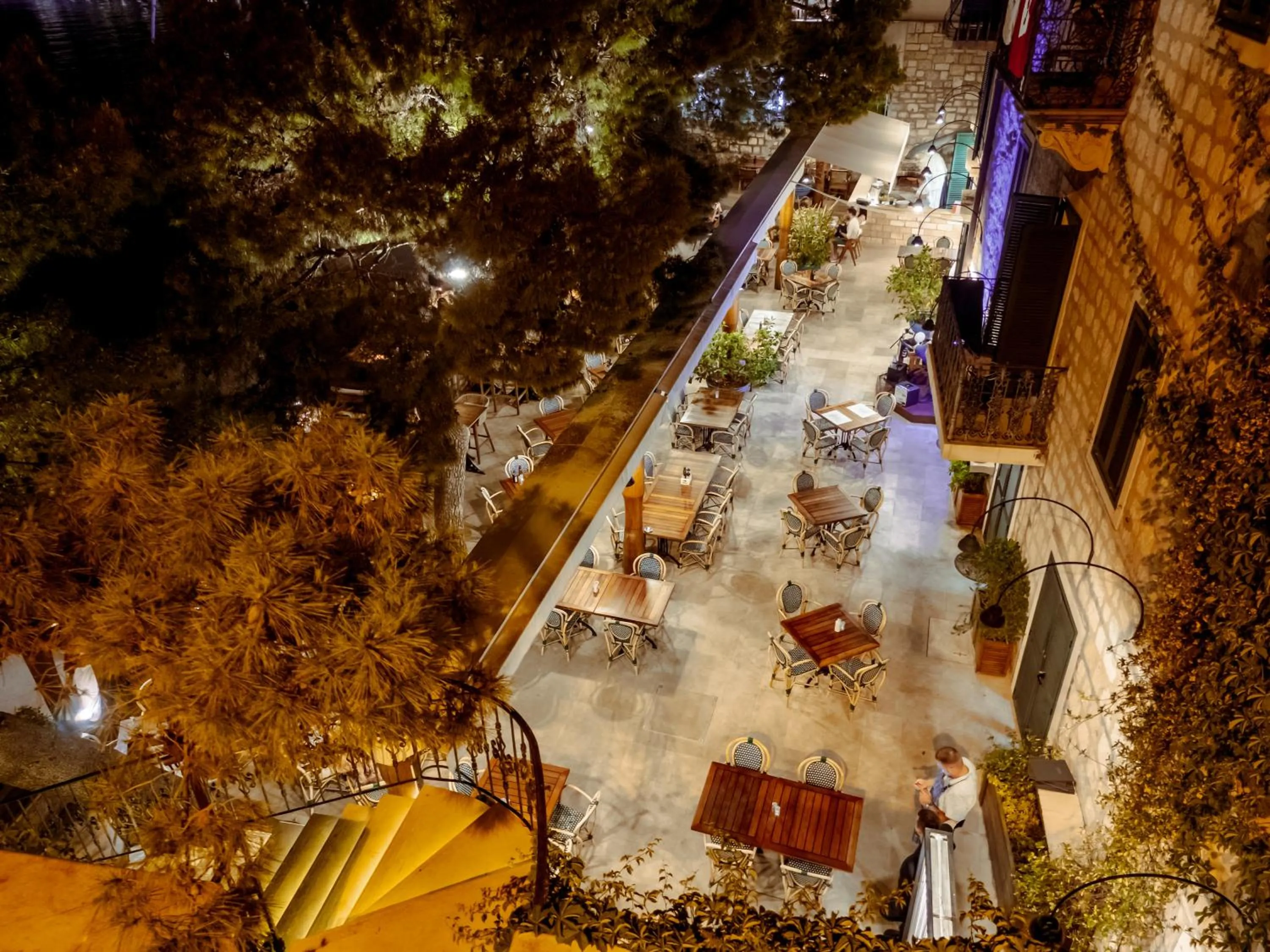 Restaurant/places to eat in Hotel Kastil