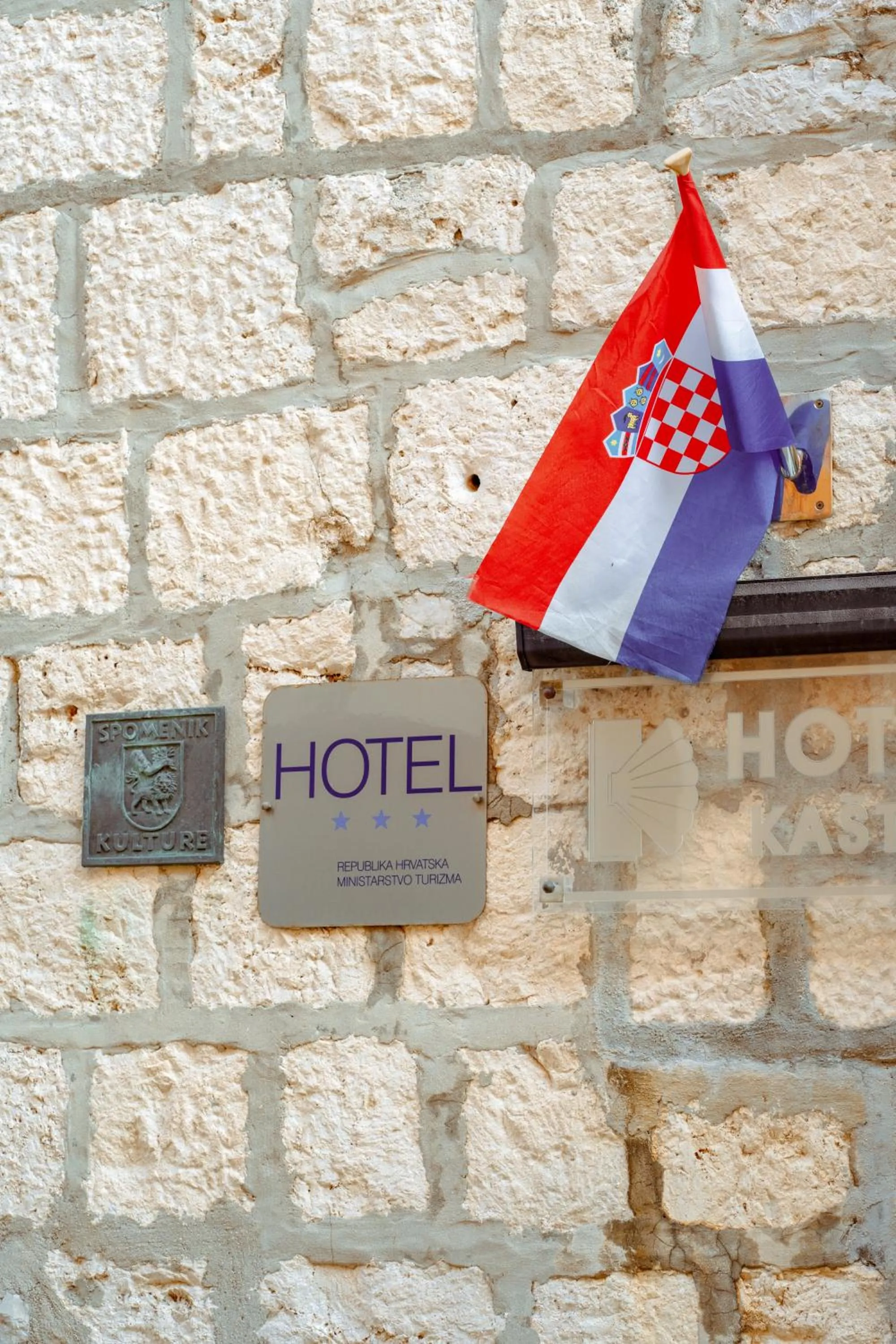 Property building in Hotel Kastil