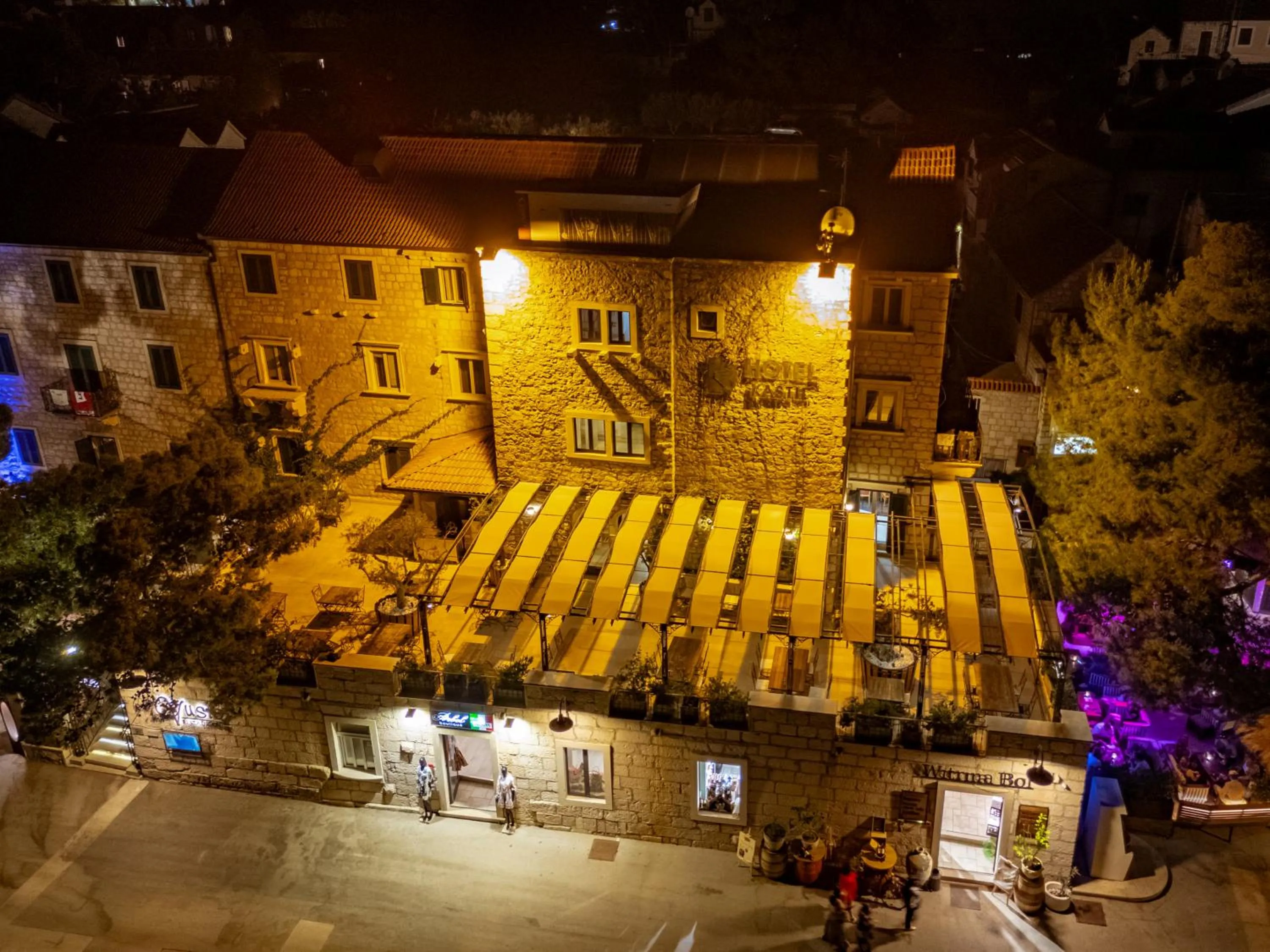 Property building in Hotel Kastil