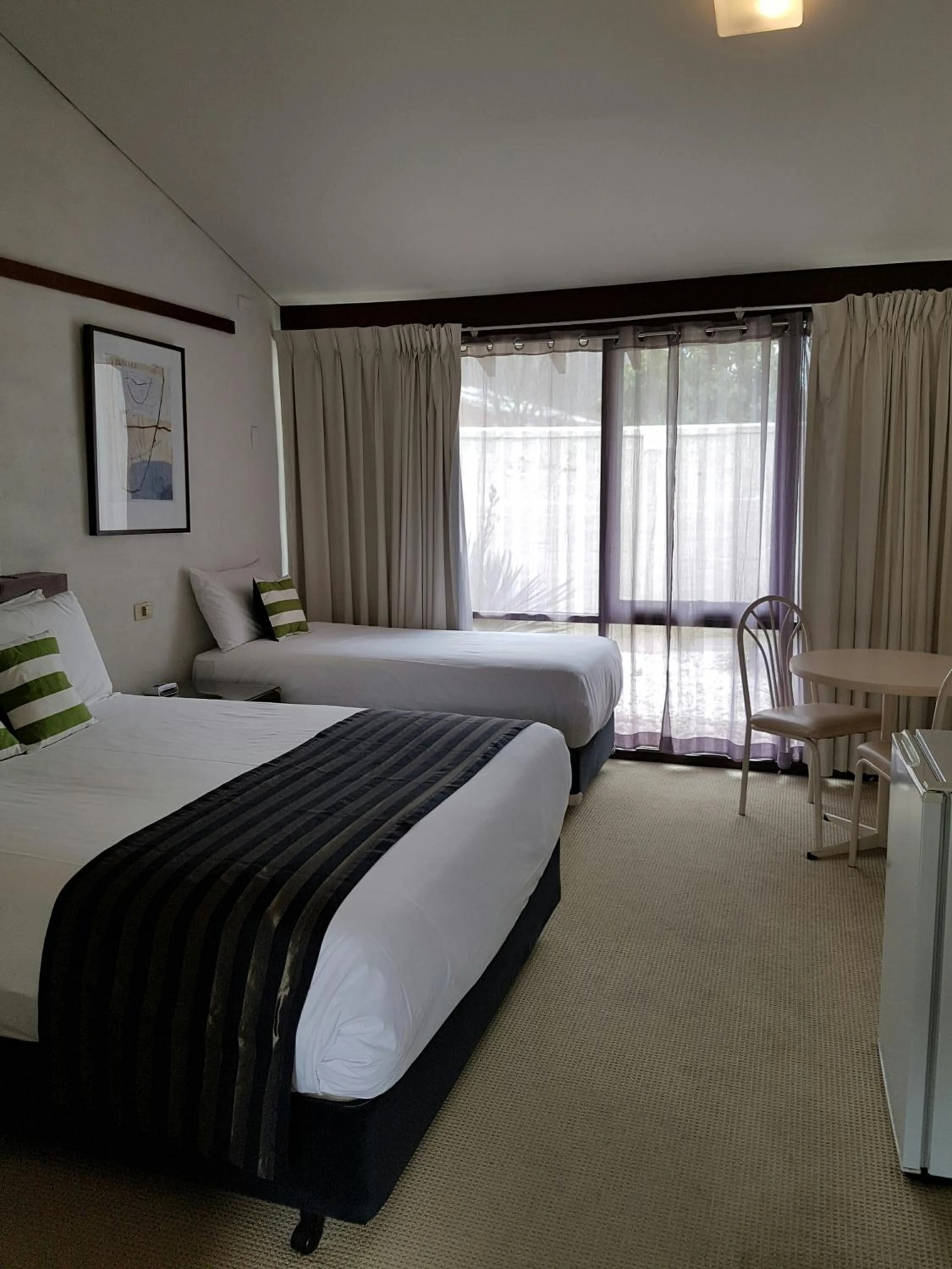 Photo of the whole room, Bed in The Apple Inn