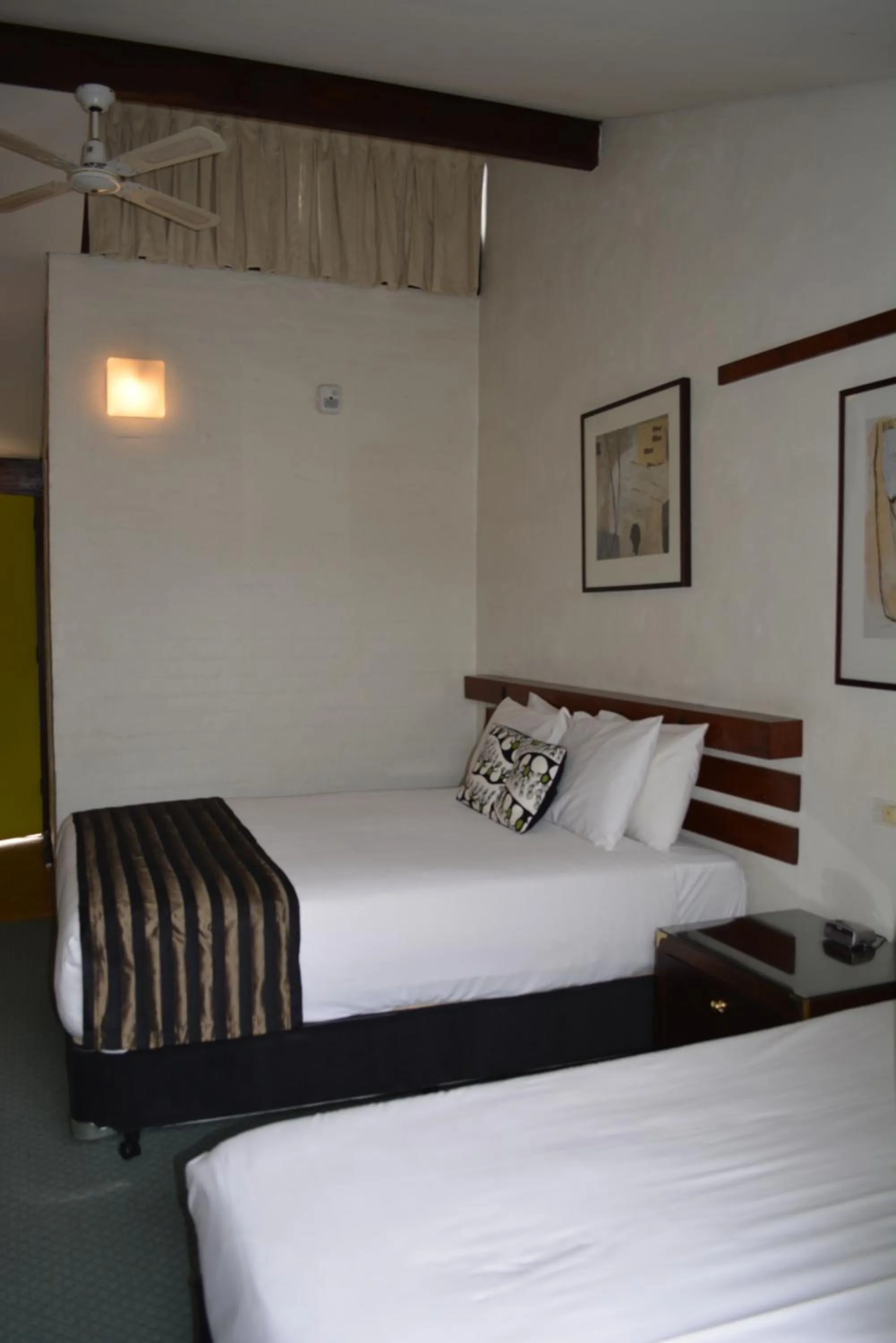 Other, Bed in The Apple Inn