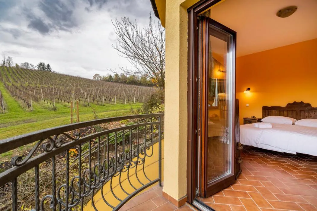 Bed in Stupnički Dvori Winery Hotel