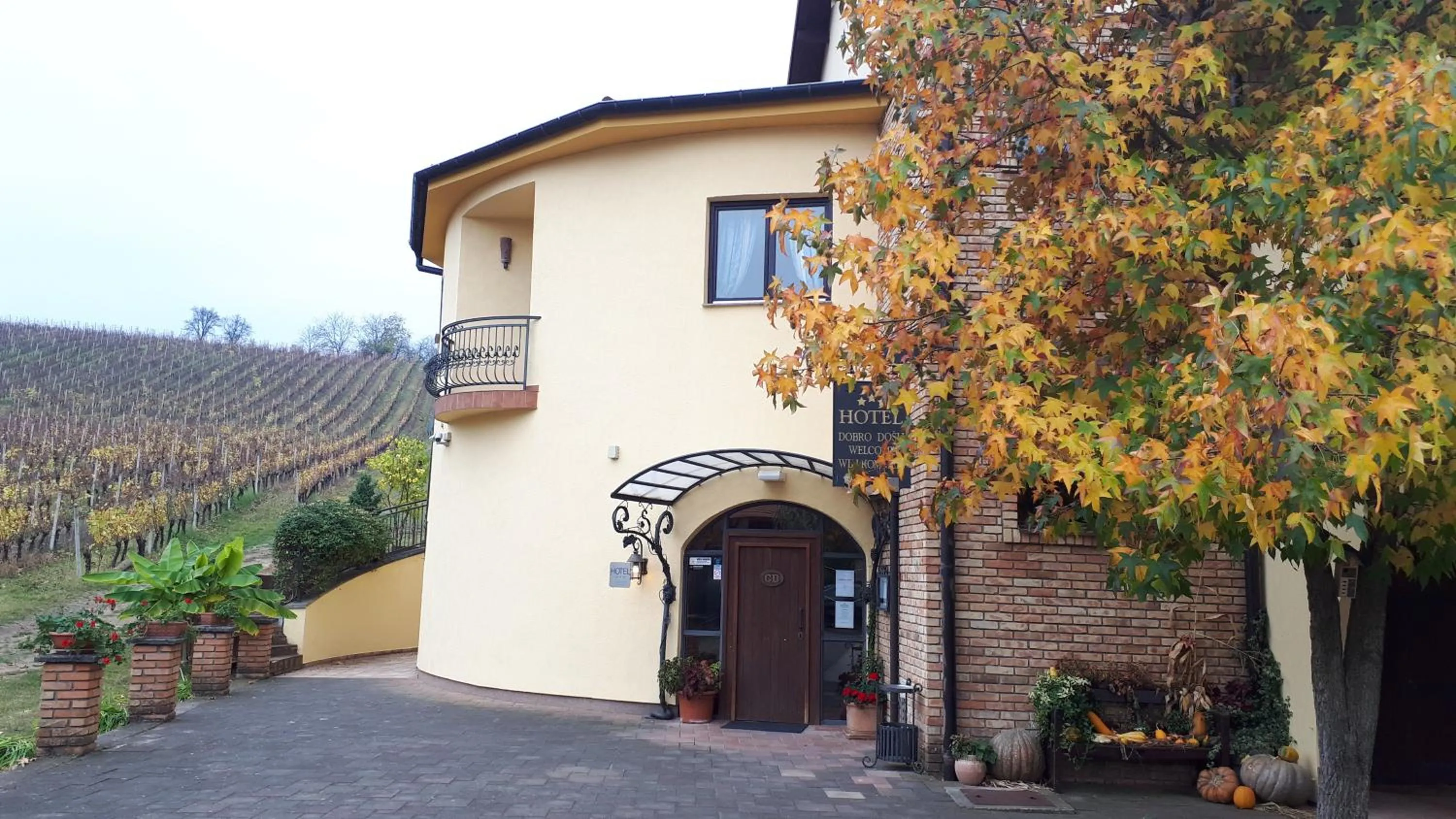 Facade/entrance in Stupnički Dvori Winery Hotel