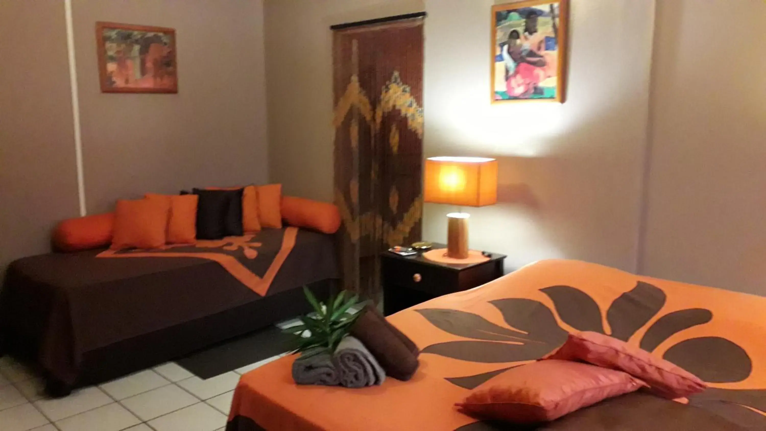 Double Room with Private Bathroom - single occupancy in Fare D'hôtes Tutehau Double Room with Private Bathroom - single occupancy in Fare D'hôtes Tutehau
