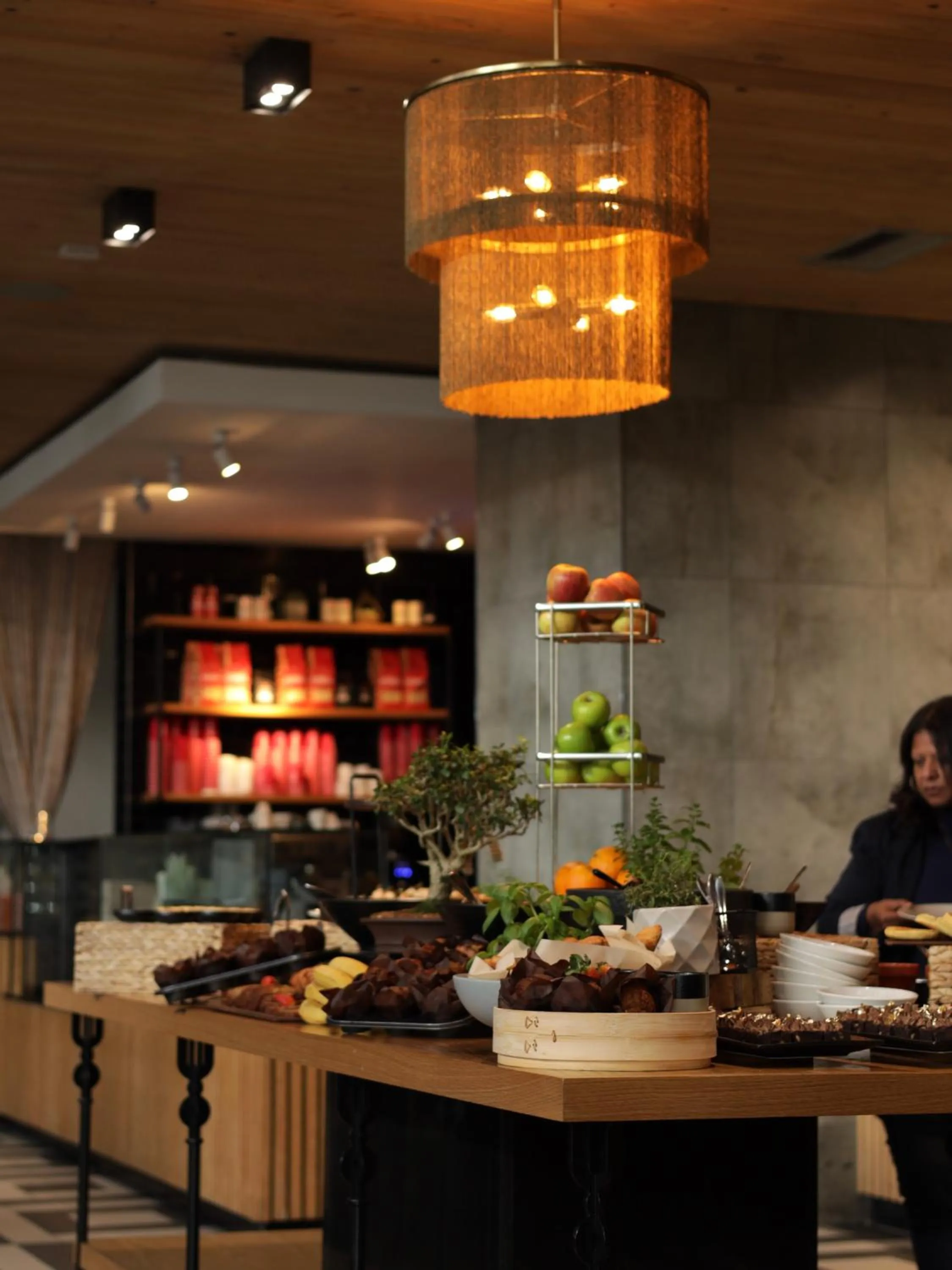 Restaurant/places to eat in Century City Hotel Urban Square