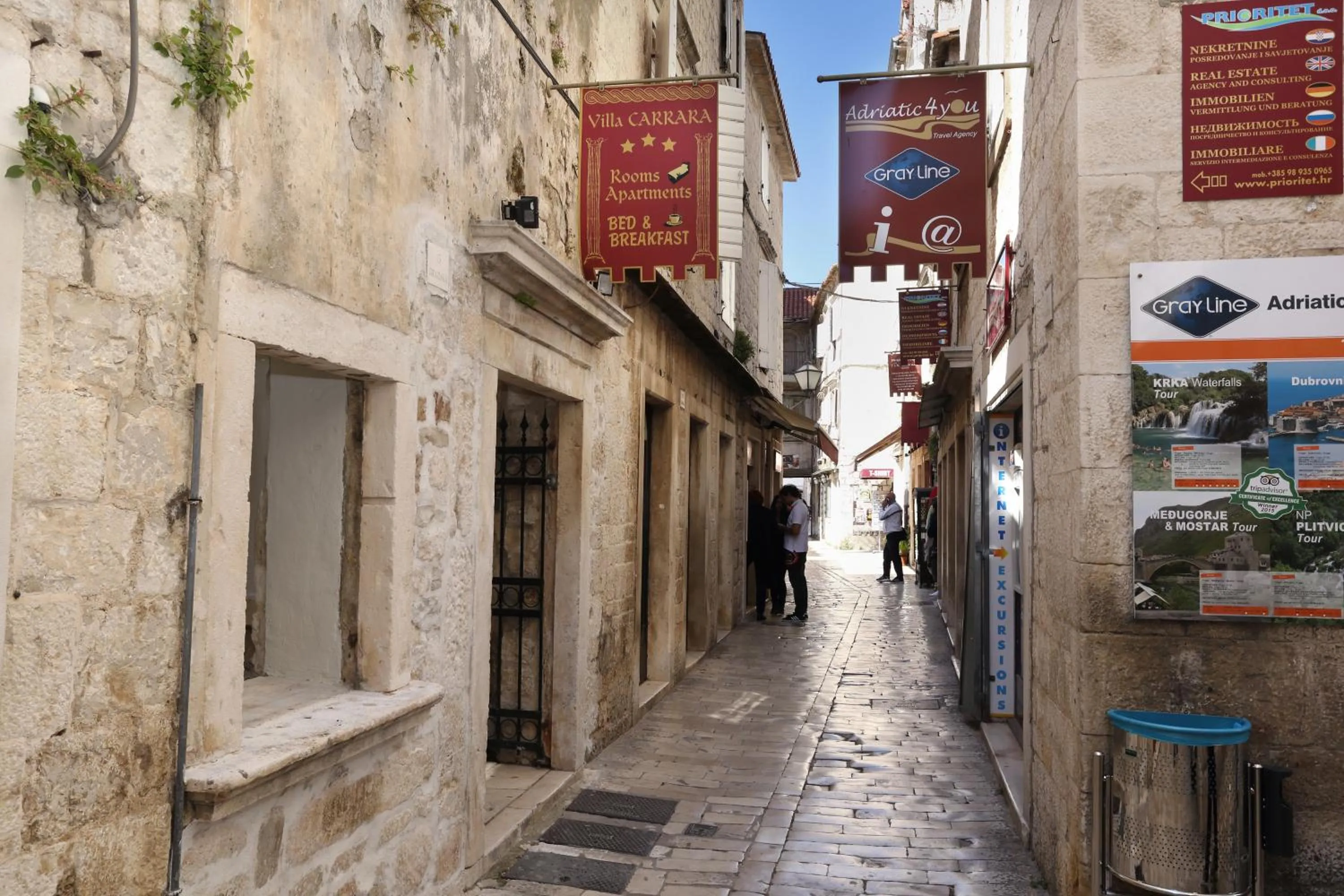 Facade/entrance in Villa Carrara