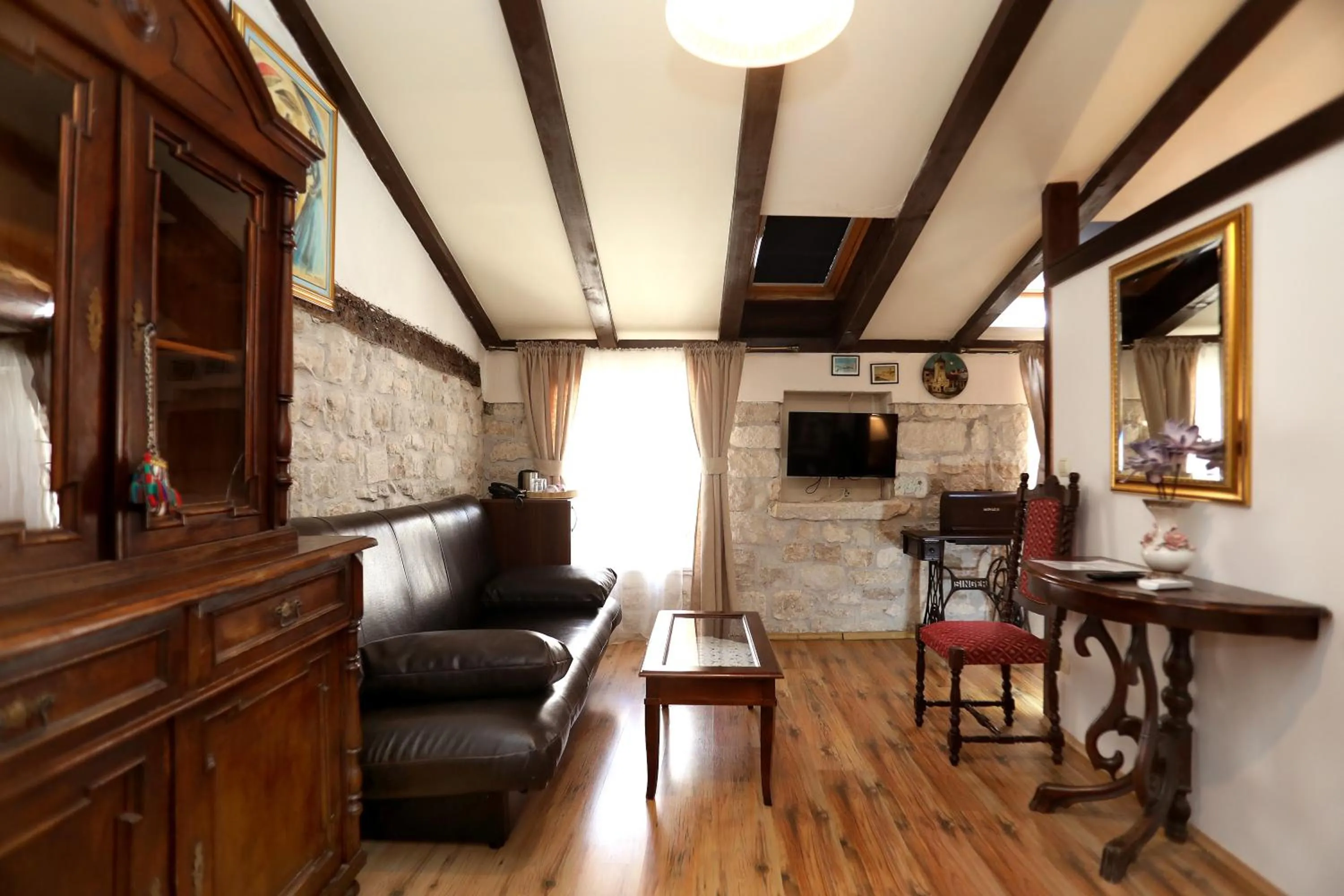 Photo of the whole room in Villa Carrara