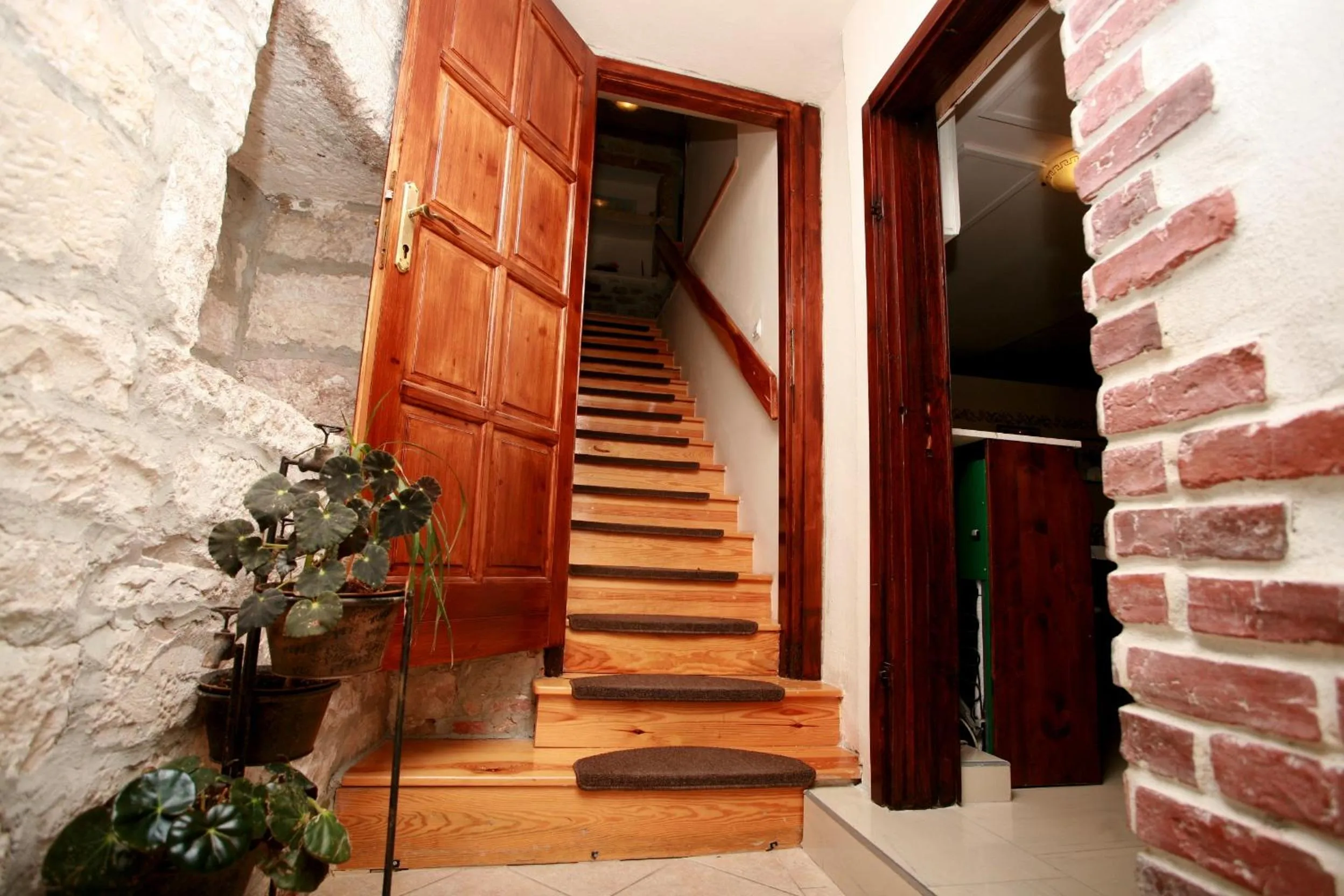 Facade/entrance in Villa Carrara