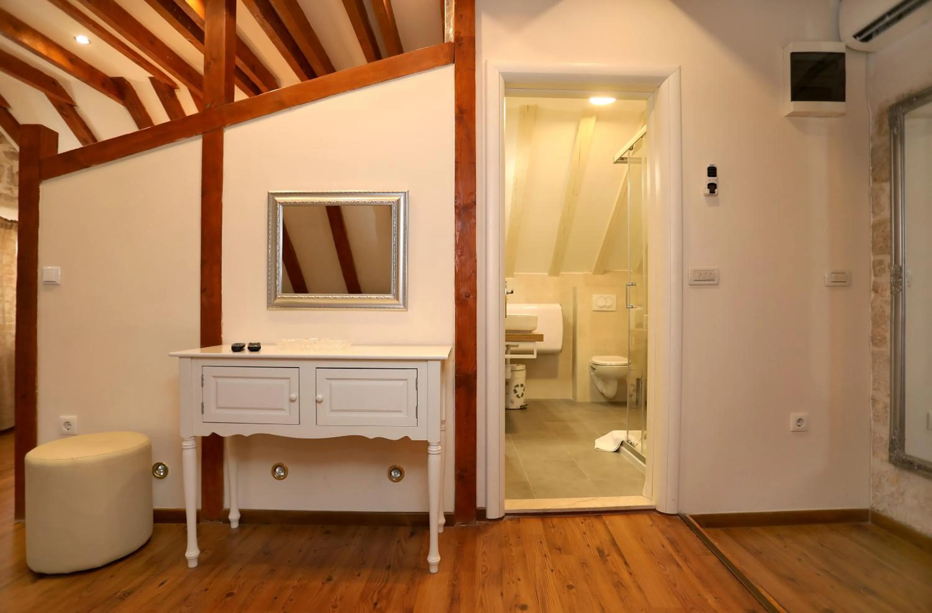 Photo of the whole room in Villa Carrara