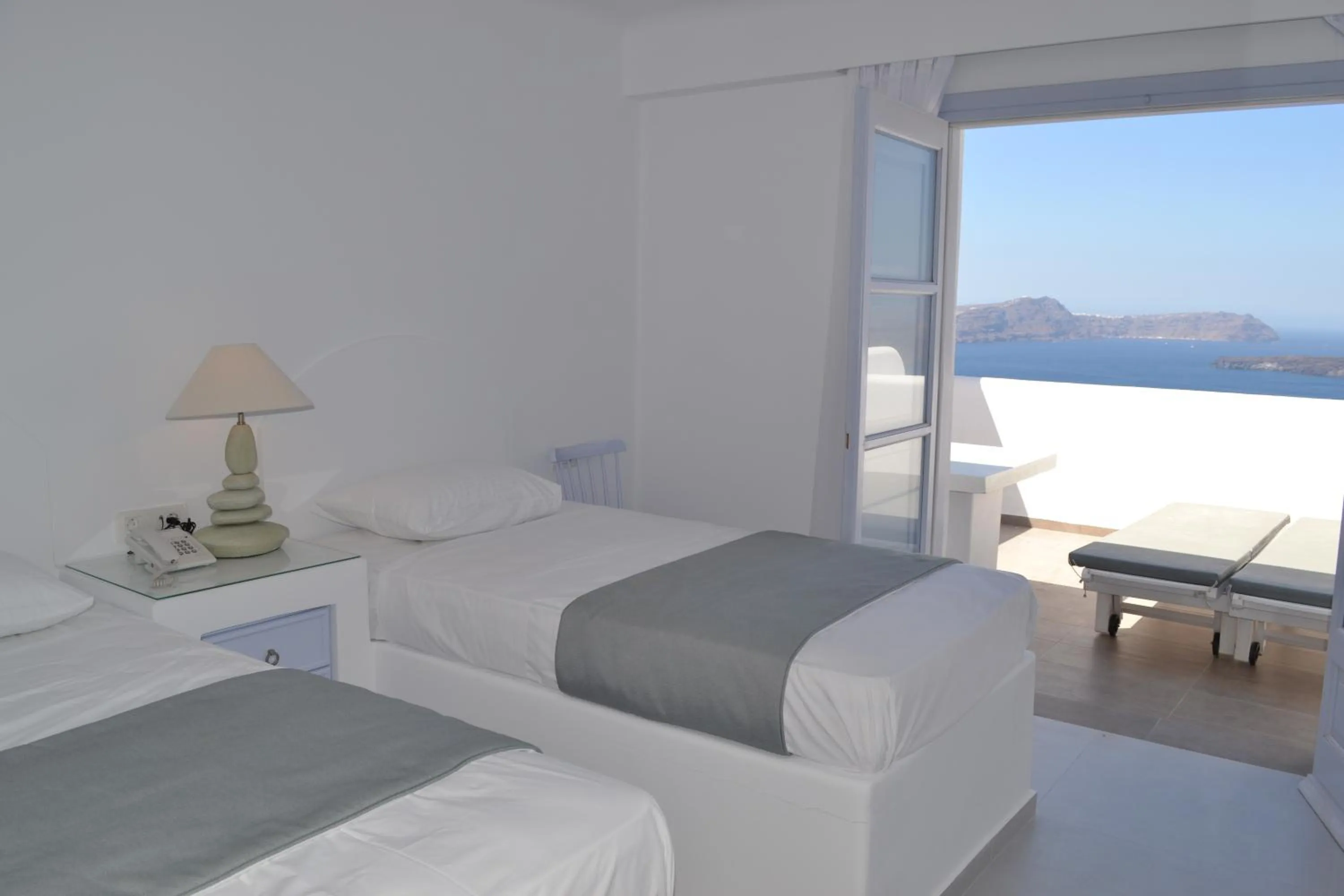 Photo of the whole room, Bed in Maison Des Lys - Luxury Suites