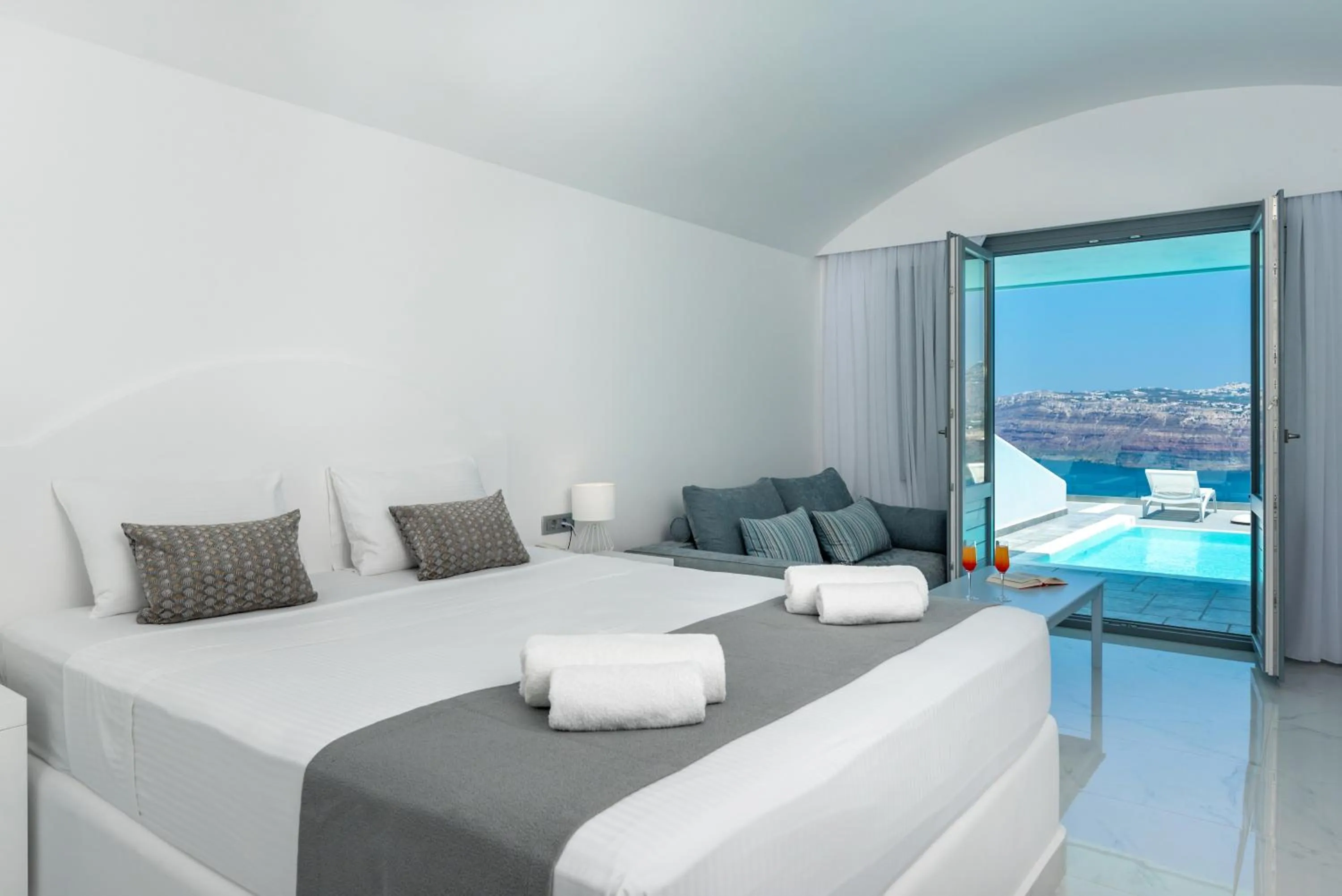 Bedroom, Bed in Maison Des Lys - Luxury Suites