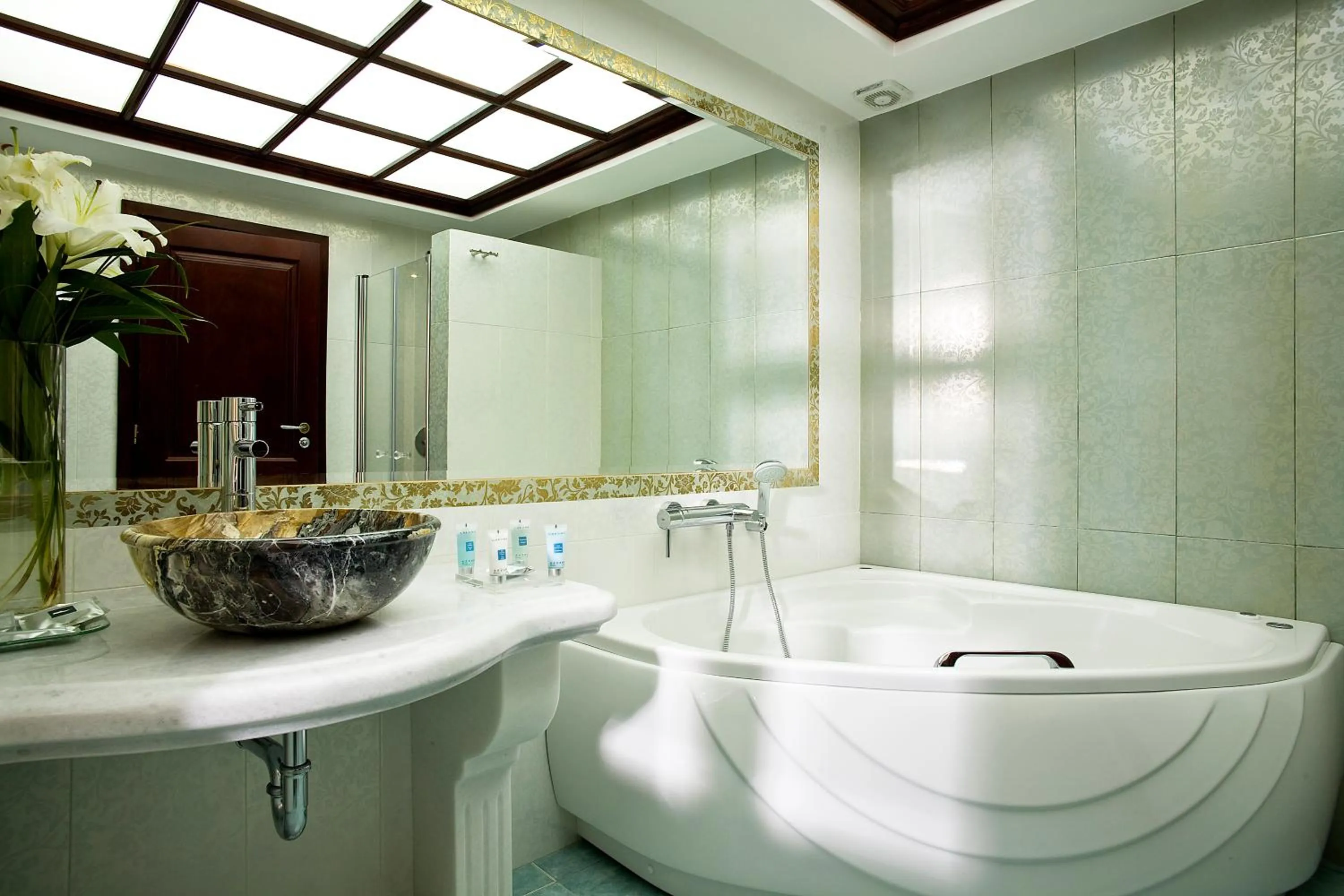 Bathroom in Maison Des Lys - Luxury Suites