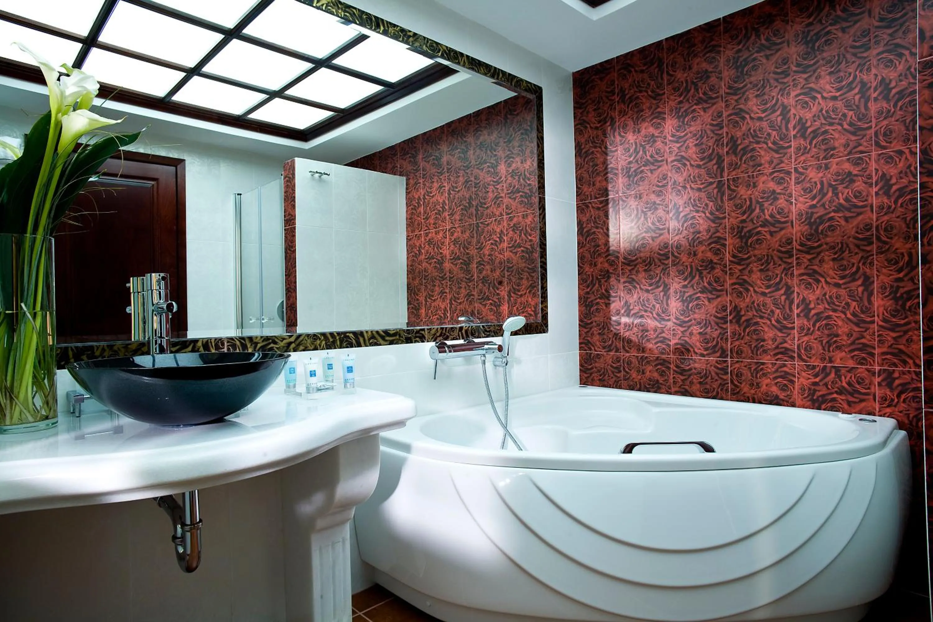 Bathroom in Maison Des Lys - Luxury Suites