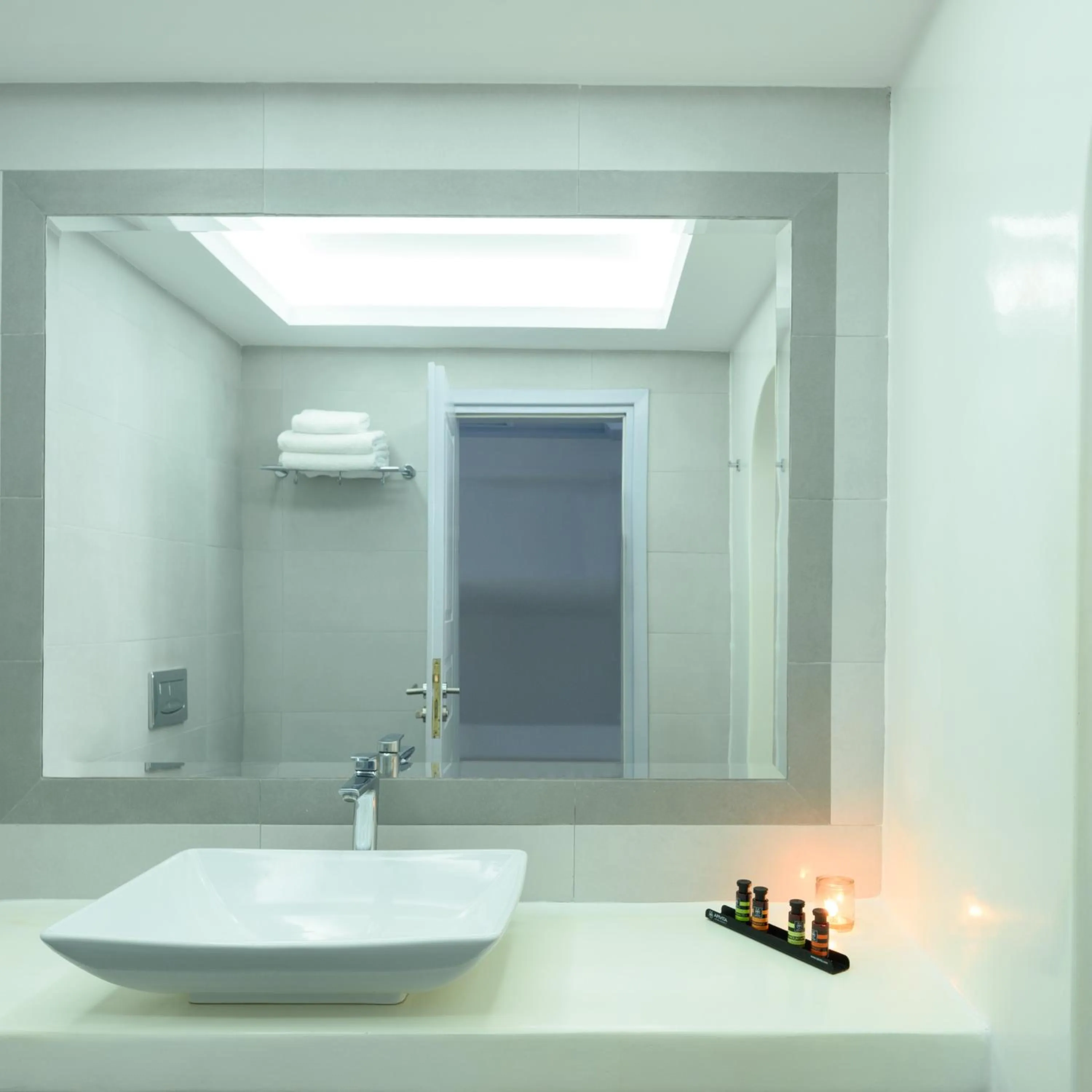 Bathroom in Maison Des Lys - Luxury Suites