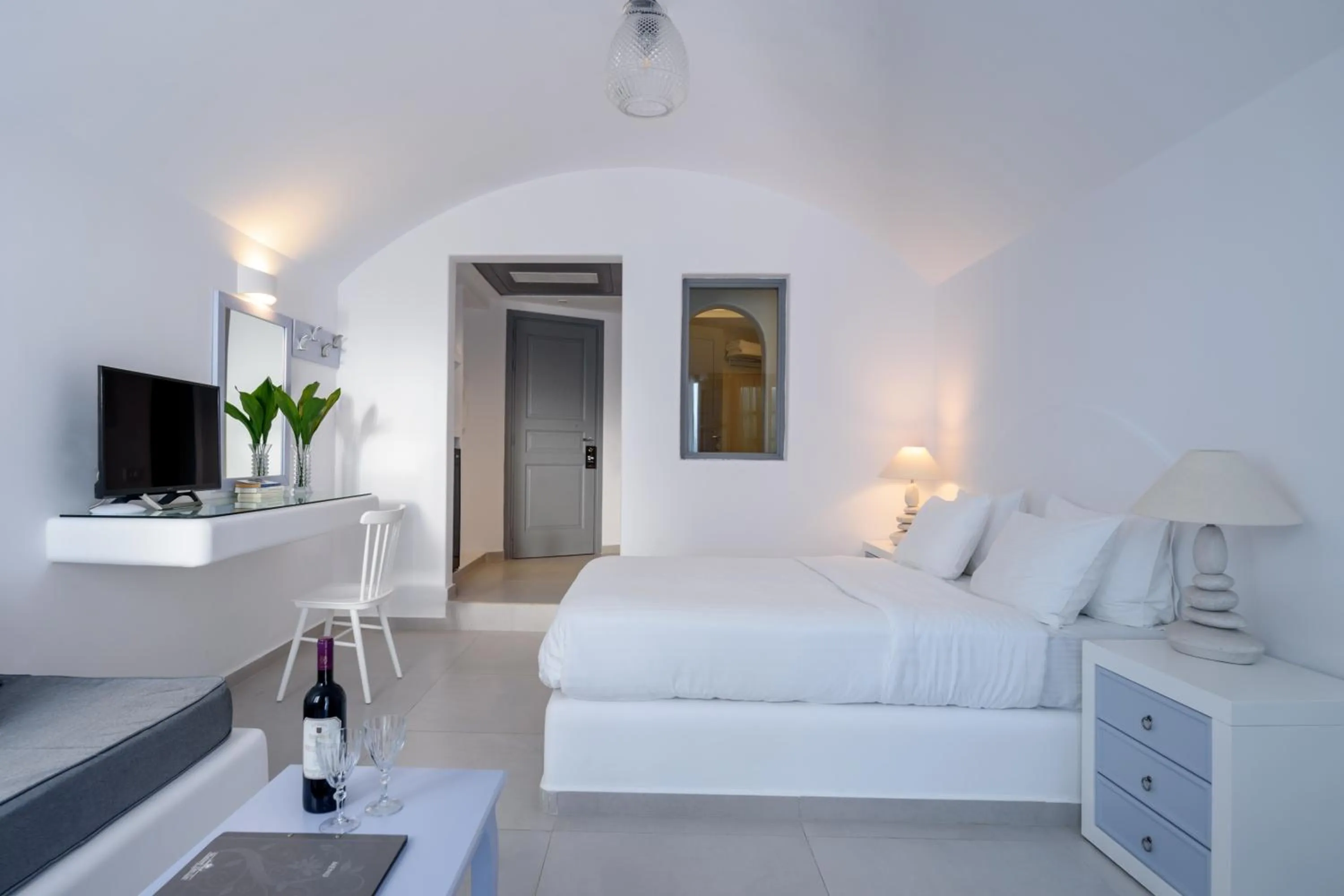 Bed in Maison Des Lys - Luxury Suites