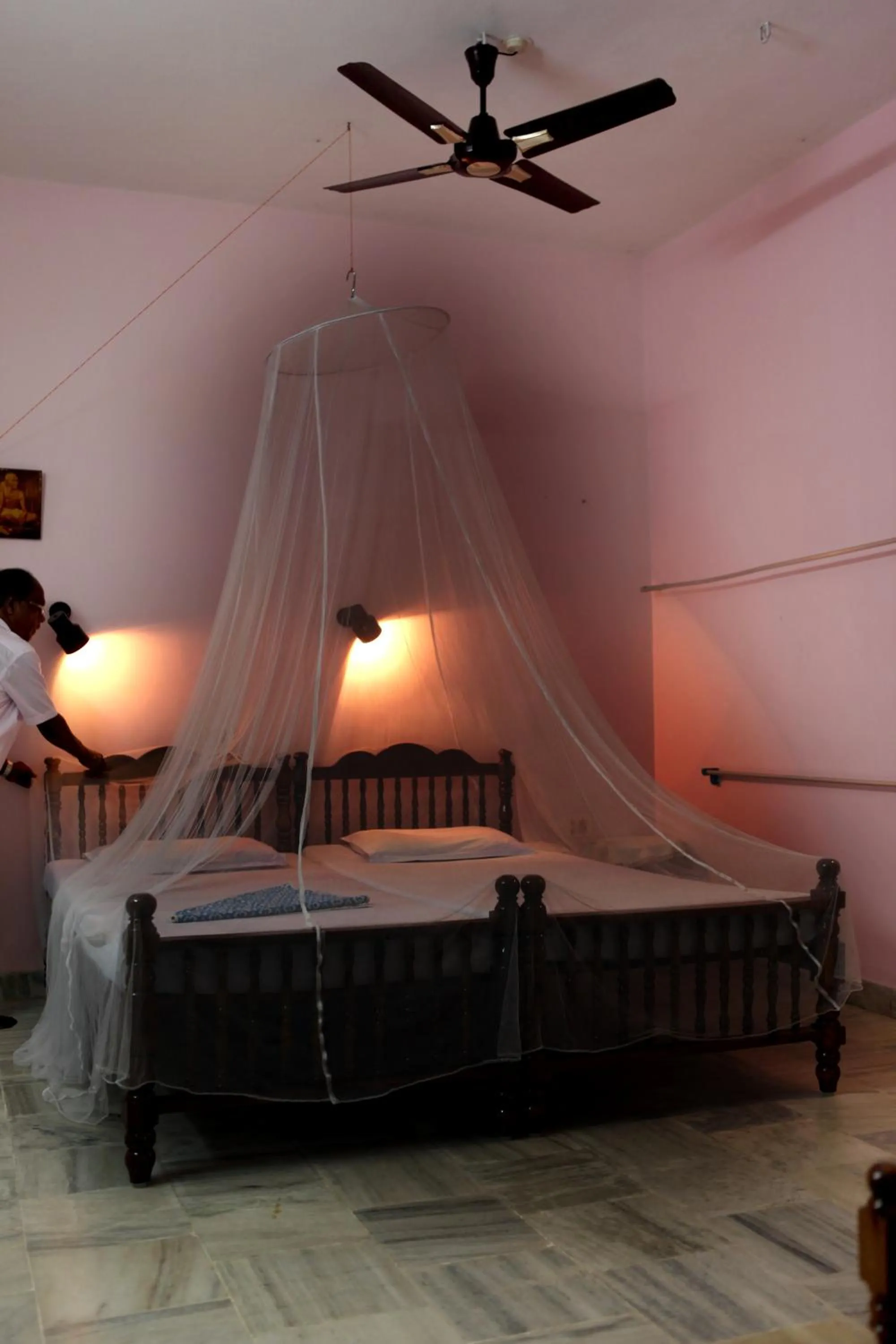 Standard Double Room with Fan in Hotel Peacock