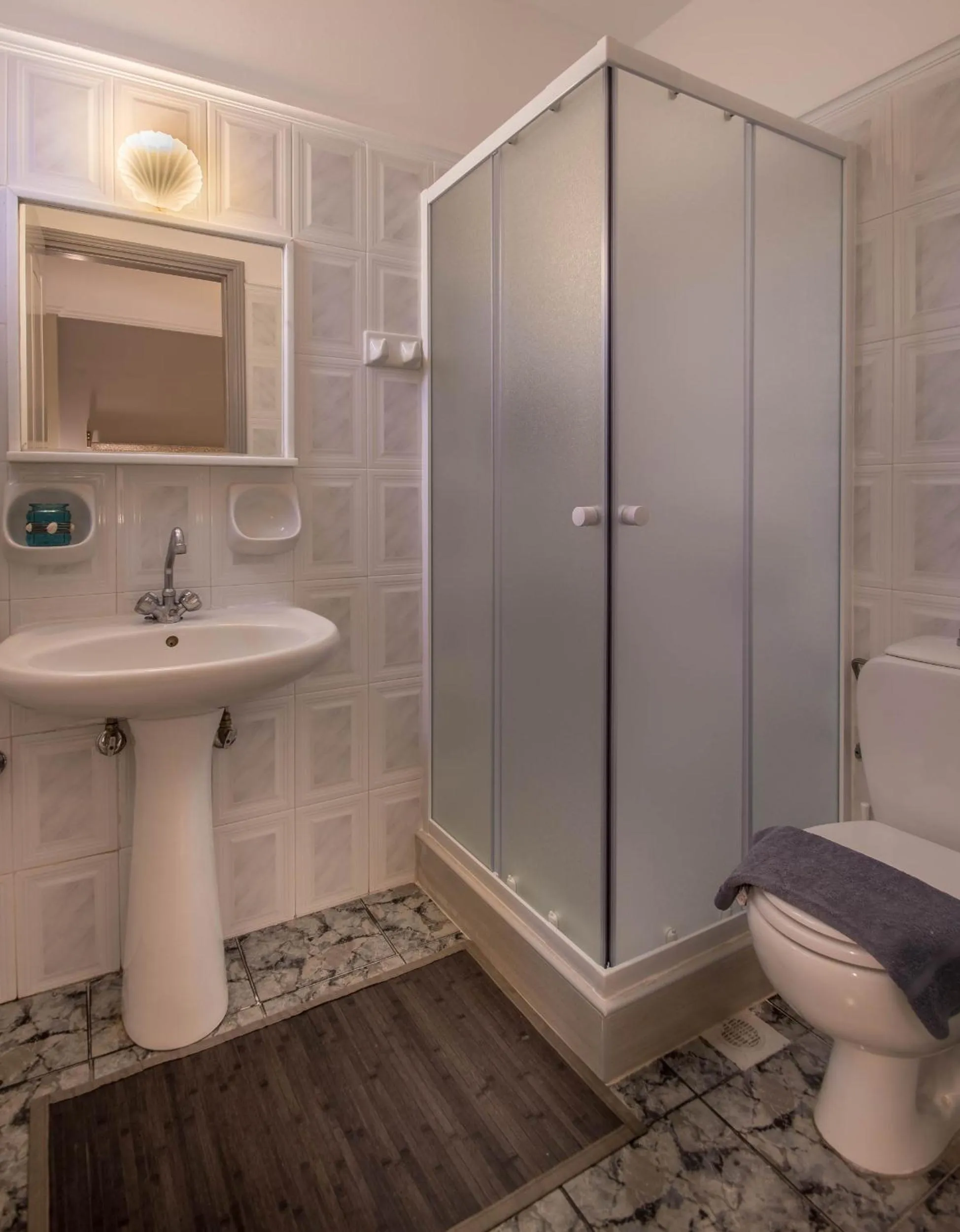 Toilet in Syros Atlantis