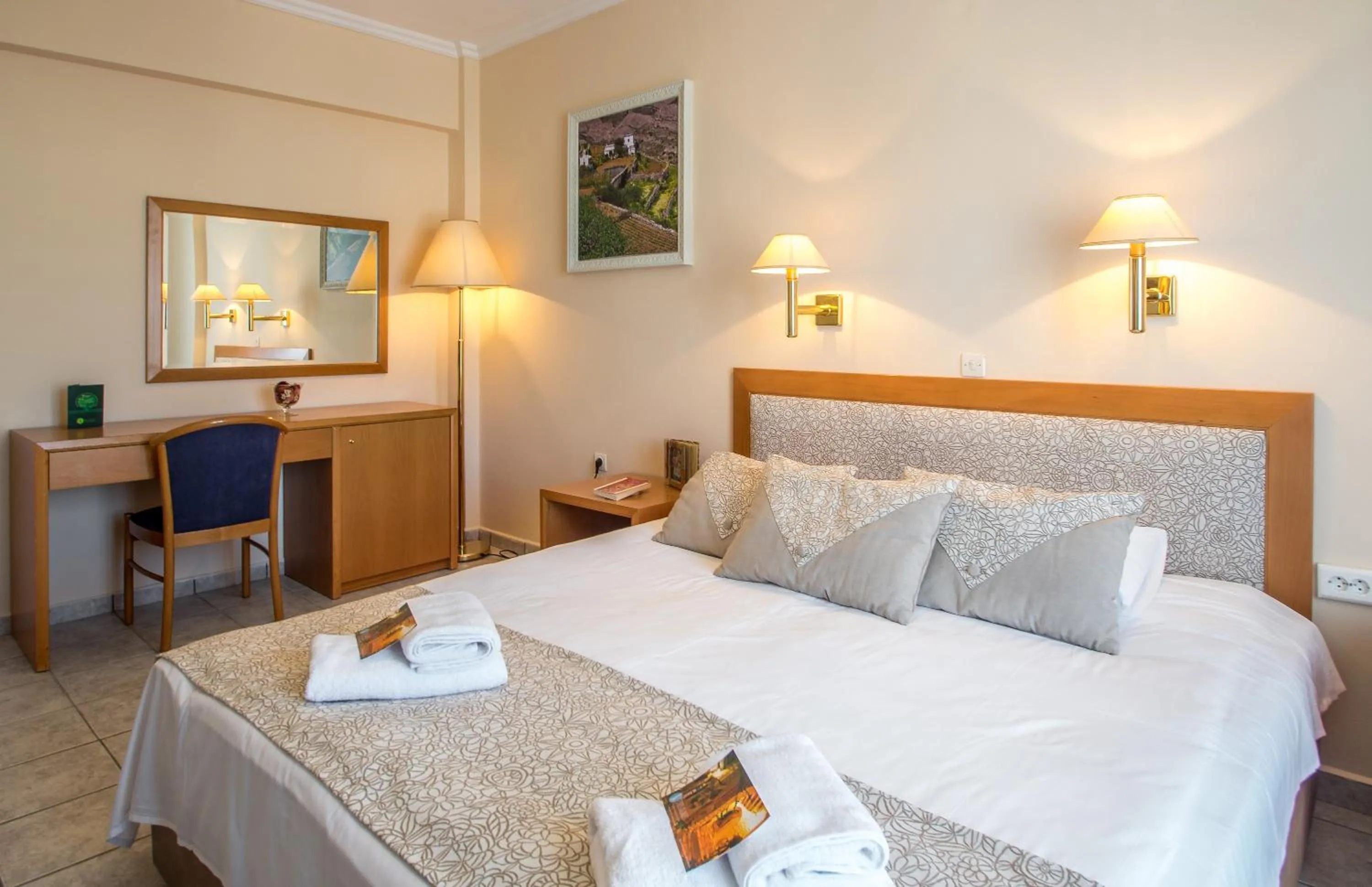 Photo of the whole room, Bed in Syros Atlantis