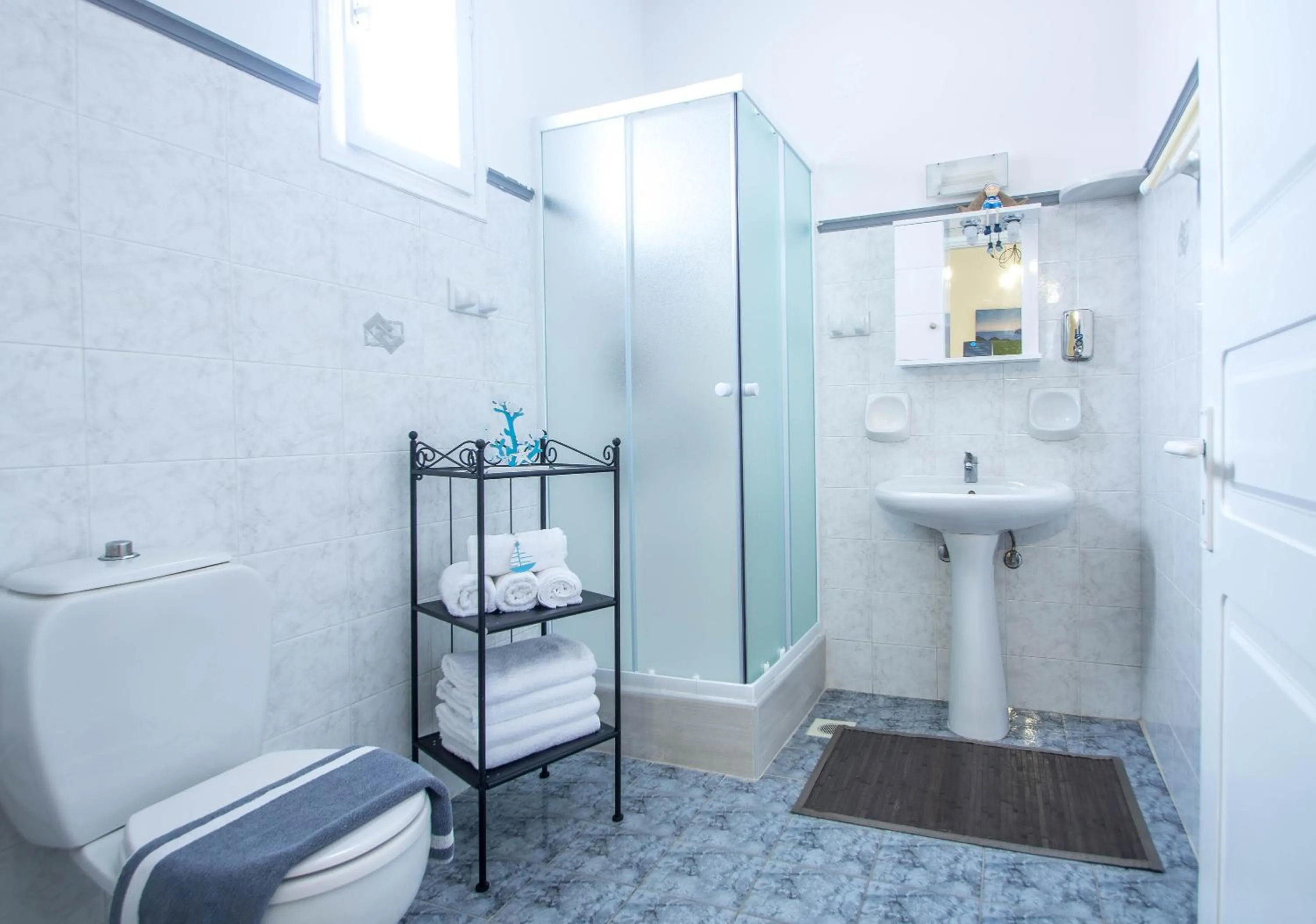 Toilet in Syros Atlantis