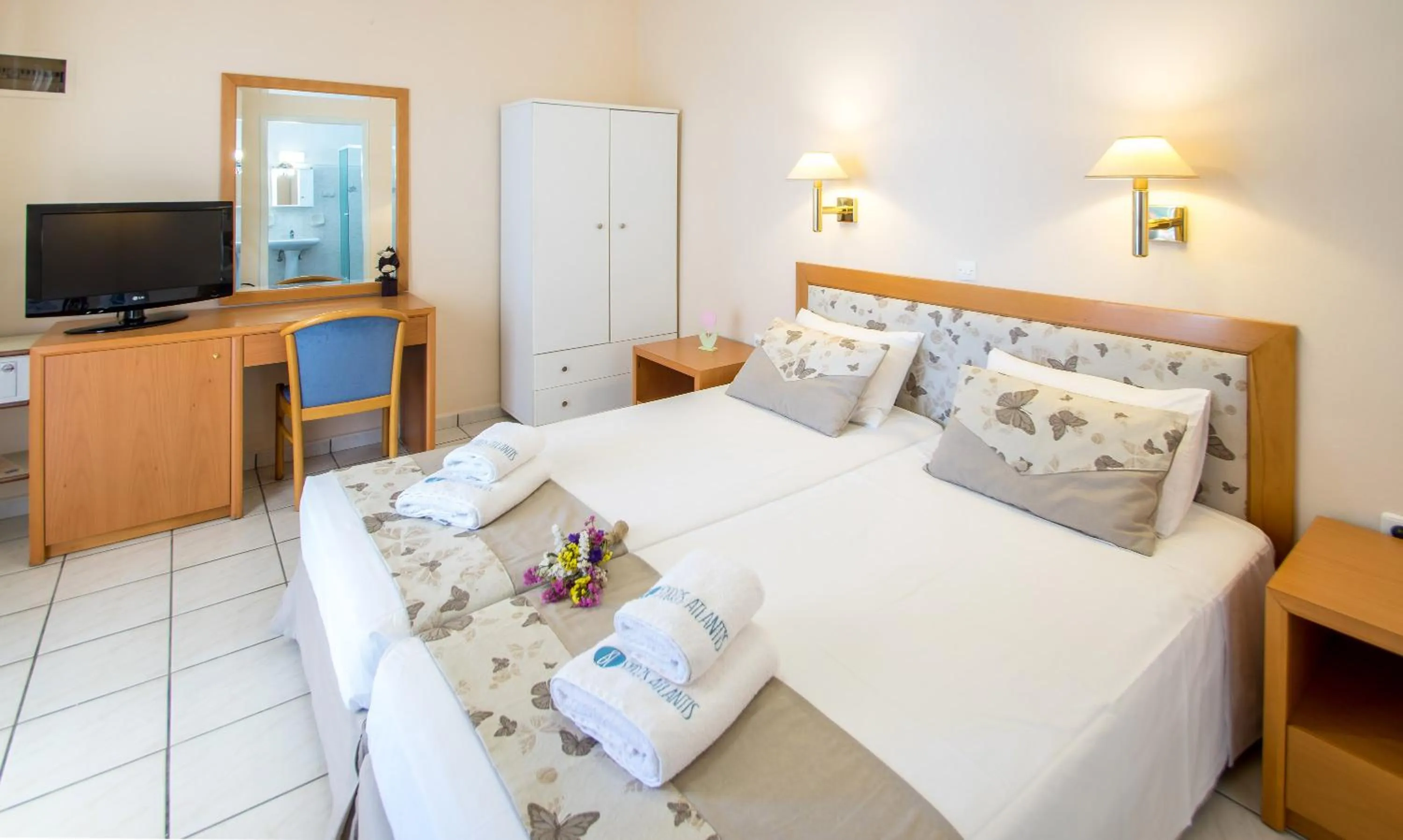 Photo of the whole room, Bed in Syros Atlantis