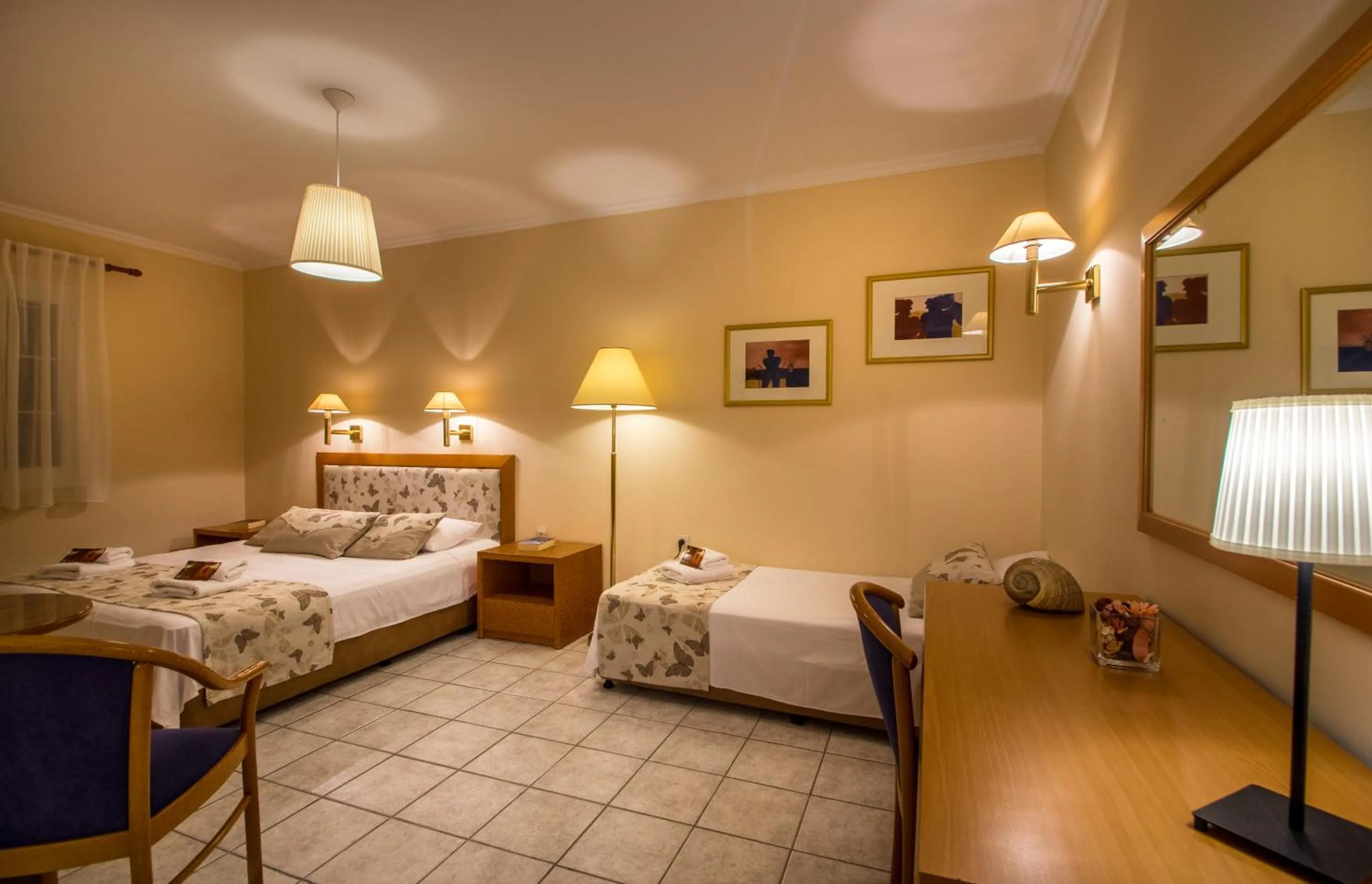 Photo of the whole room, Bed in Syros Atlantis