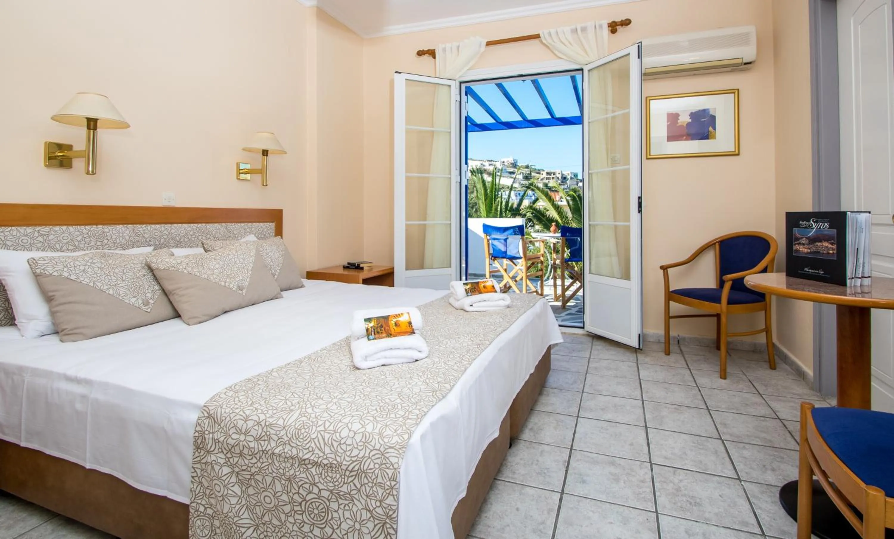 Photo of the whole room, Bed in Syros Atlantis