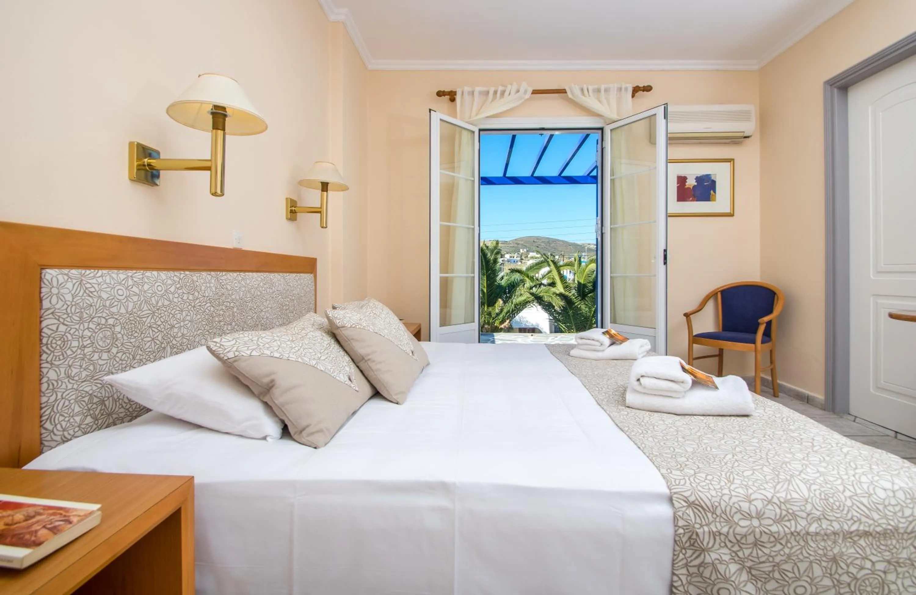 Photo of the whole room, Bed in Syros Atlantis