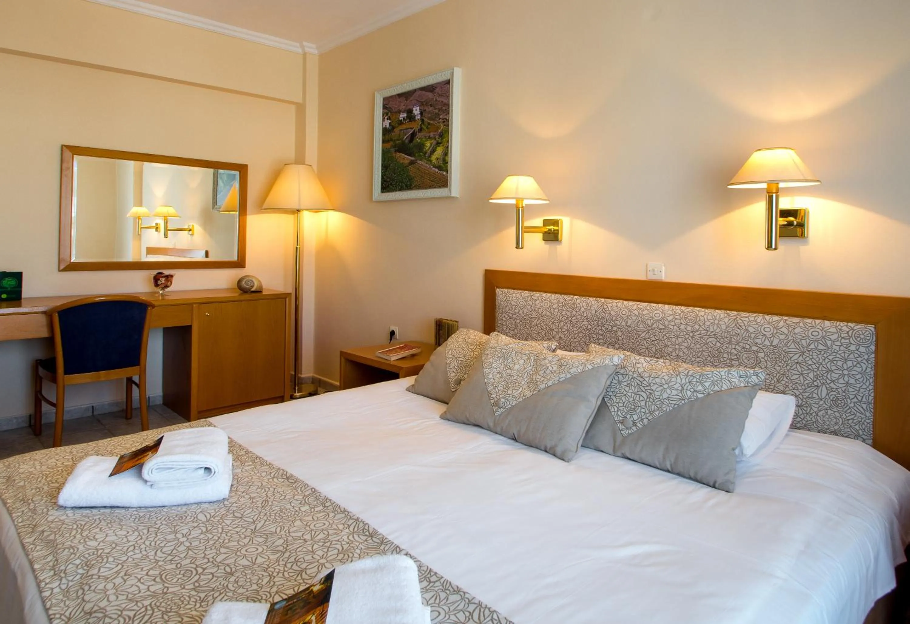 Photo of the whole room, Bed in Syros Atlantis