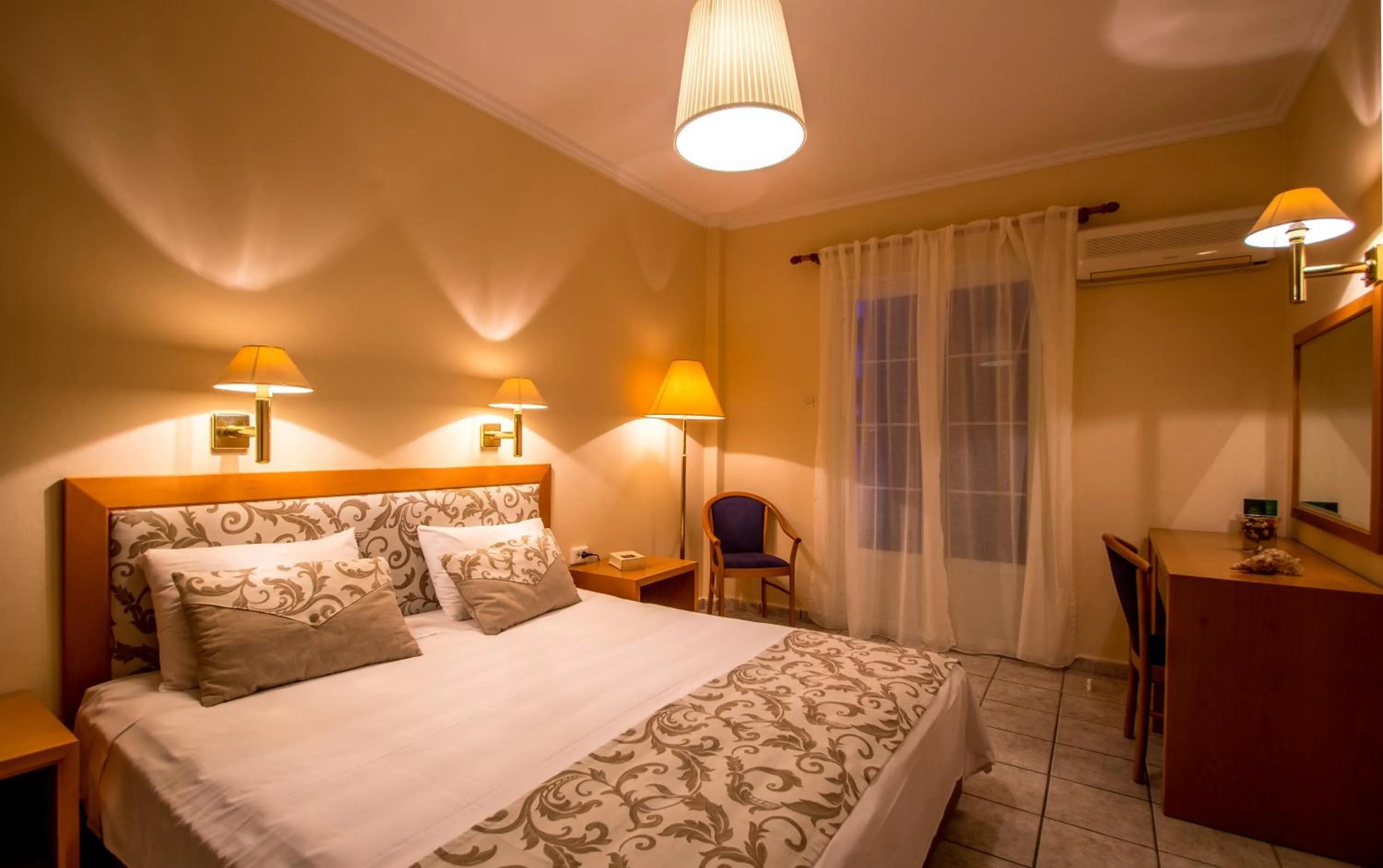 Photo of the whole room, Bed in Syros Atlantis