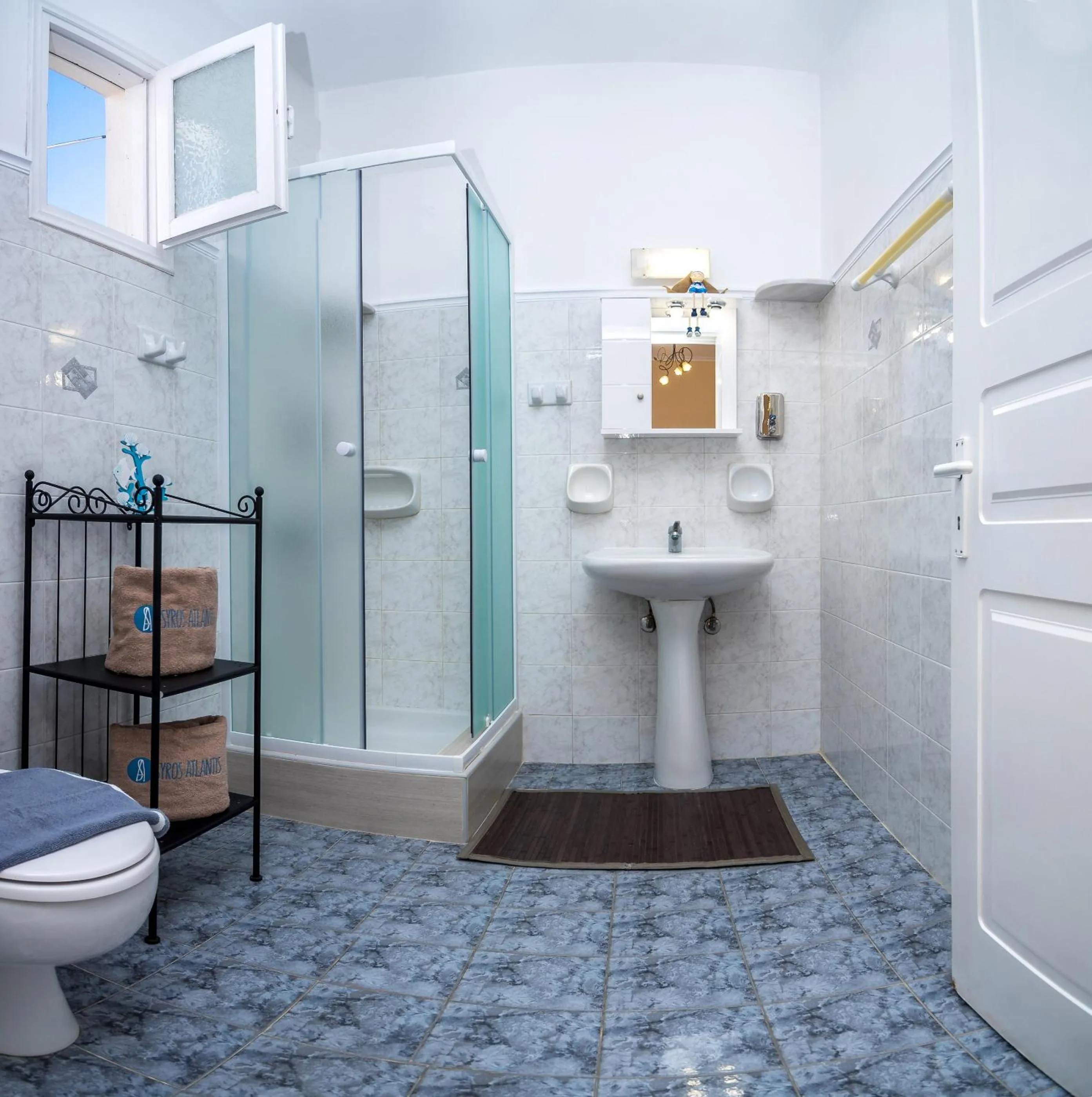 Bathroom in Syros Atlantis