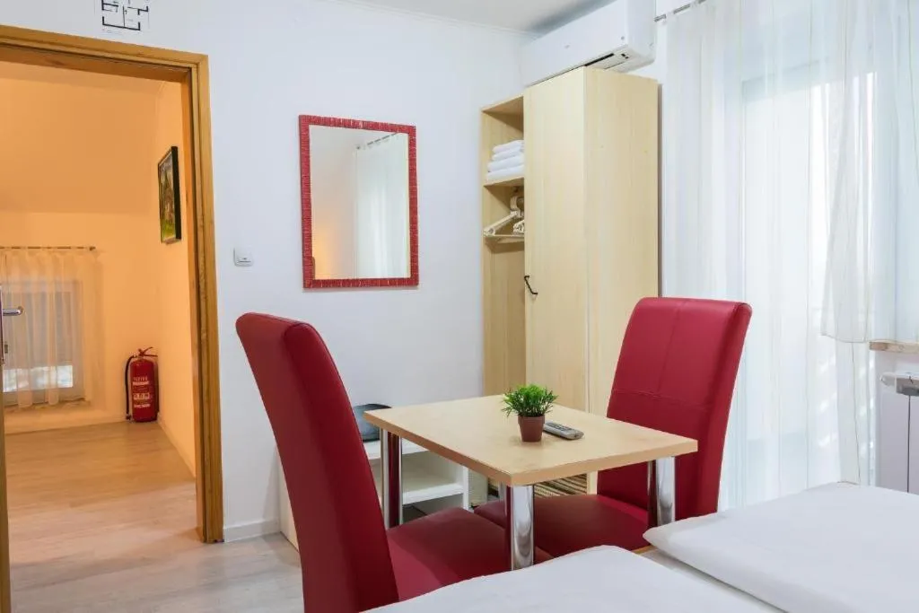 Three-Bedroom Apartment - Split Level in Guesthouse Franjkovic