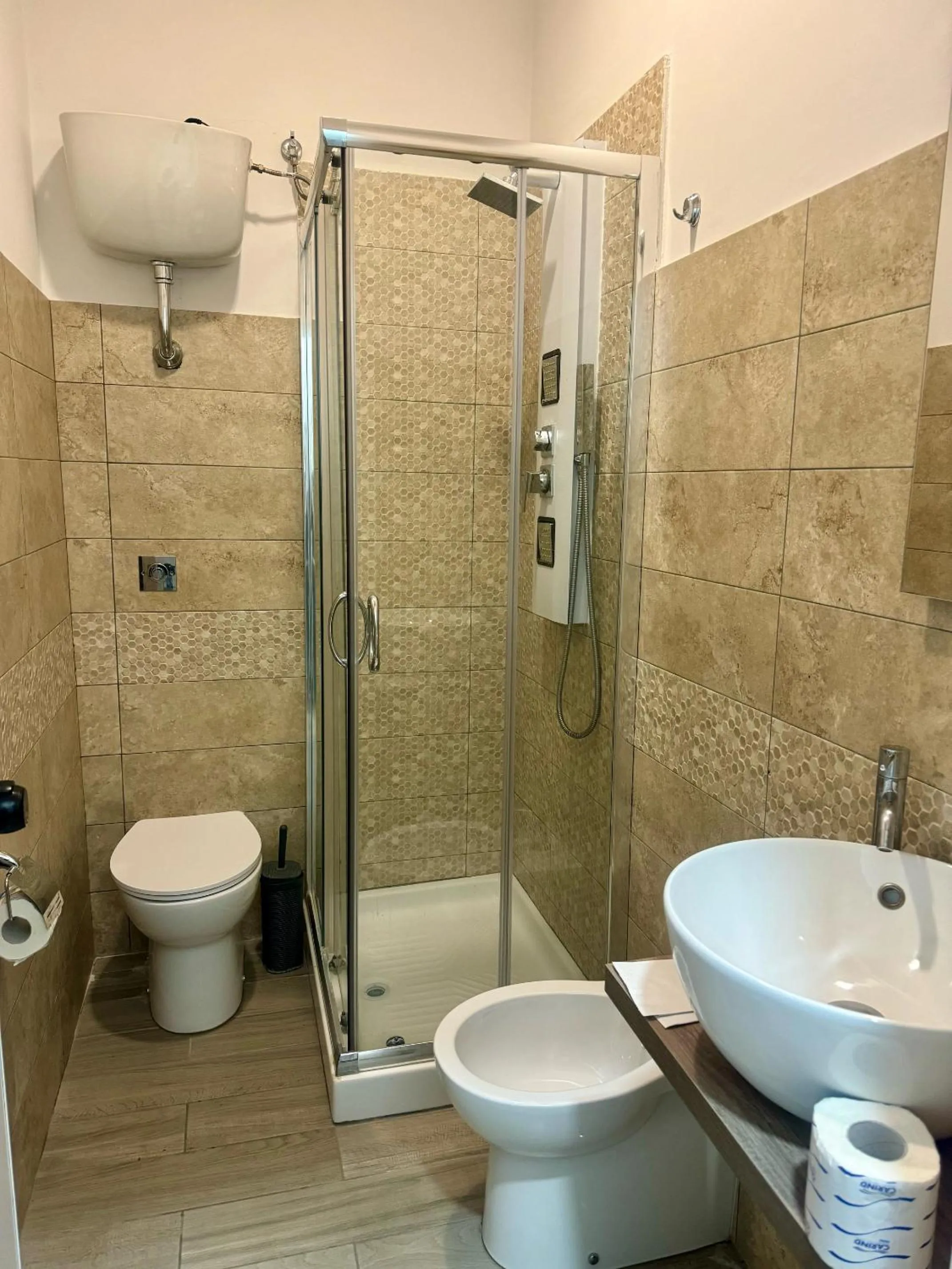 Shower, Bathroom in Hotel Santuario