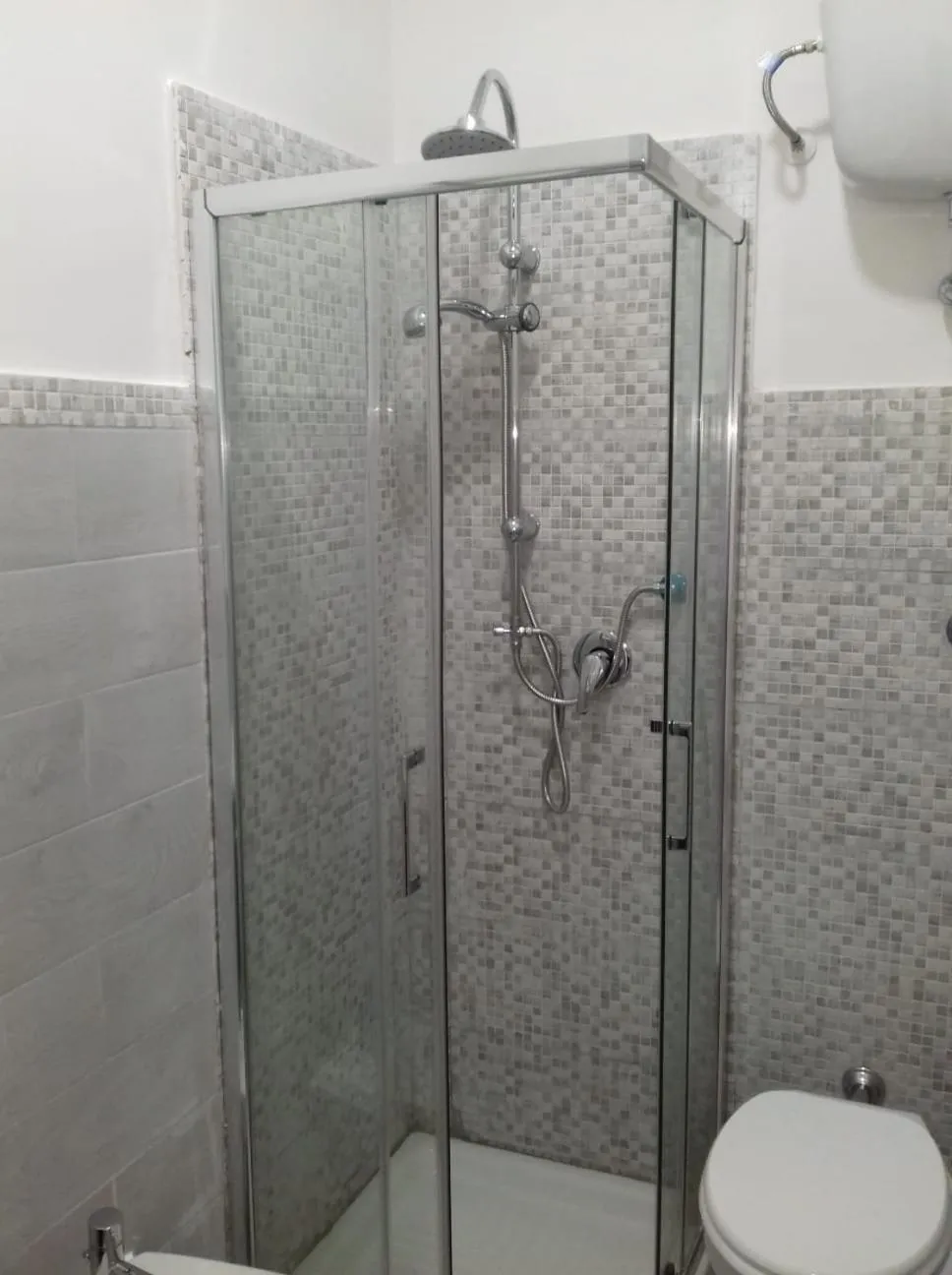 Shower, Bathroom in Hotel Santuario
