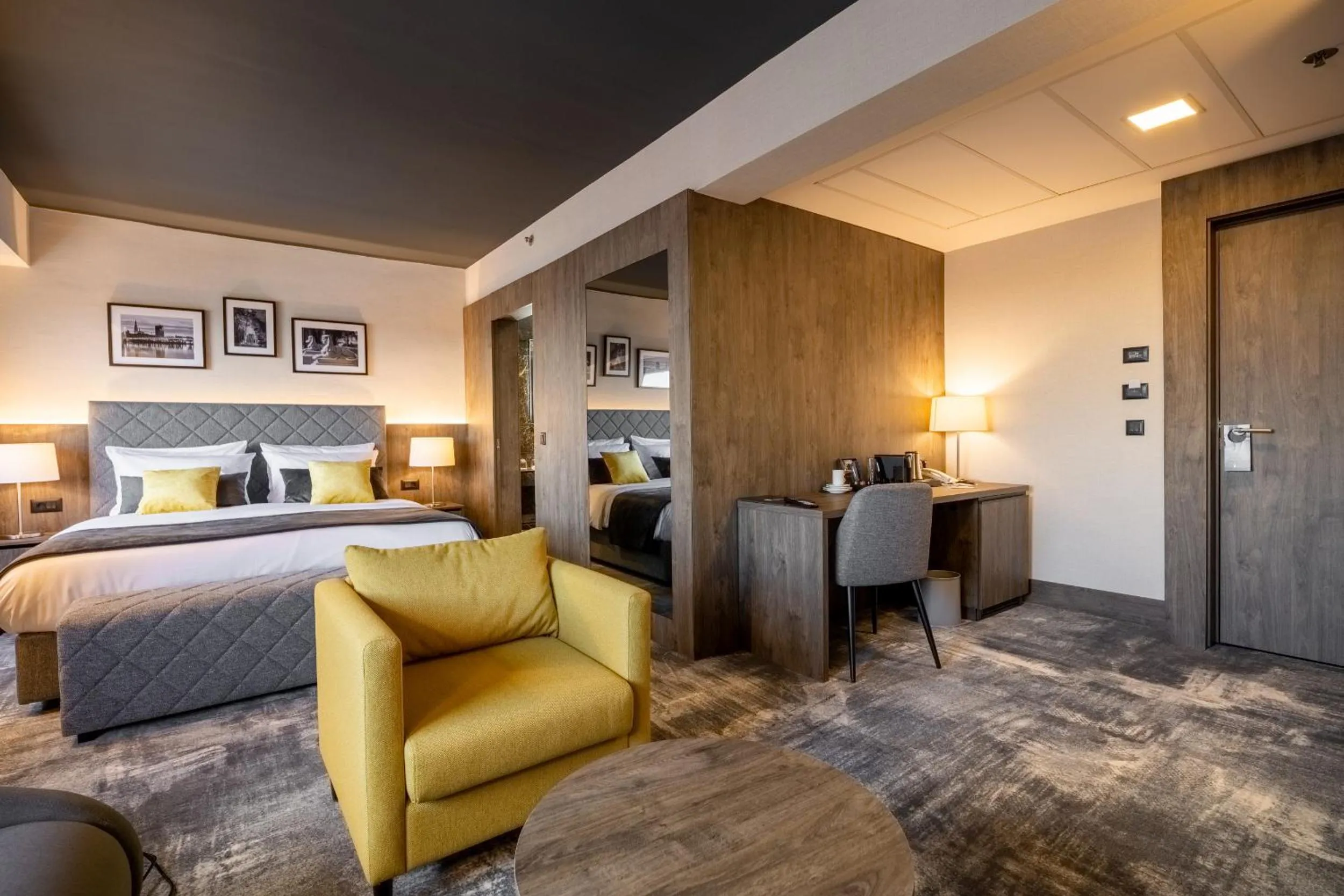 Photo of the whole room, Bed in Hotel Osijek