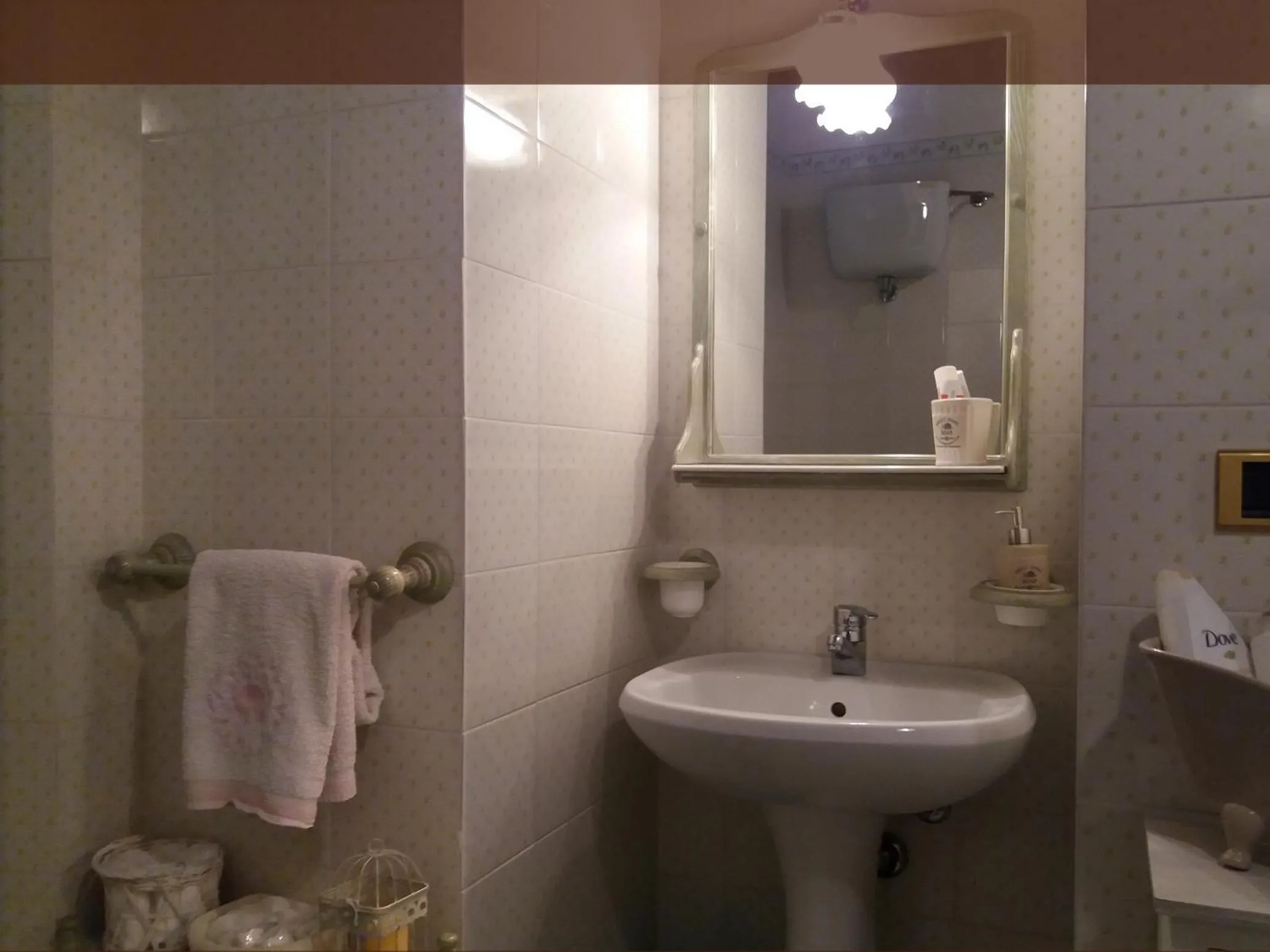 Bathroom in Vescovado 7