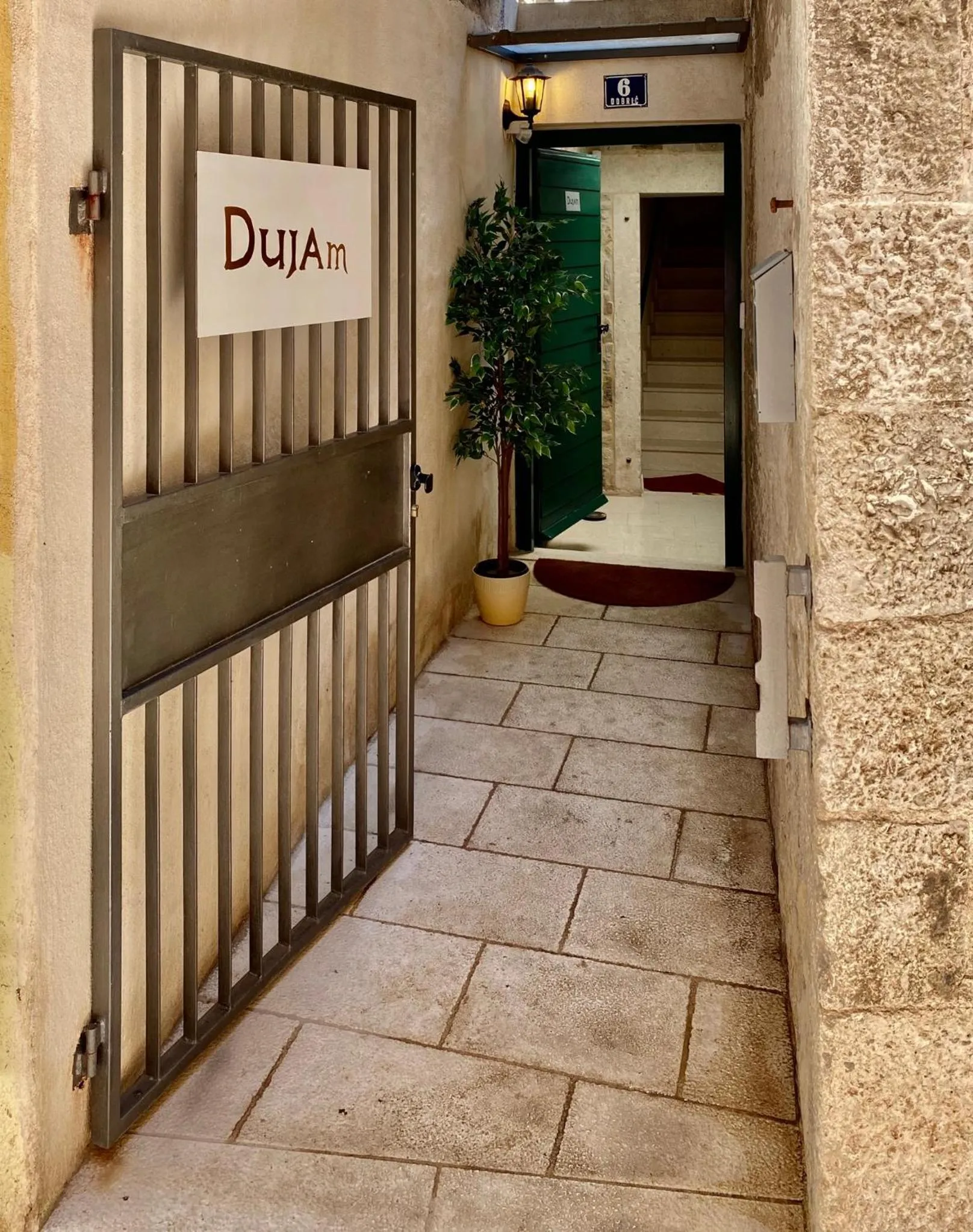 Apartments & Rooms Dujam