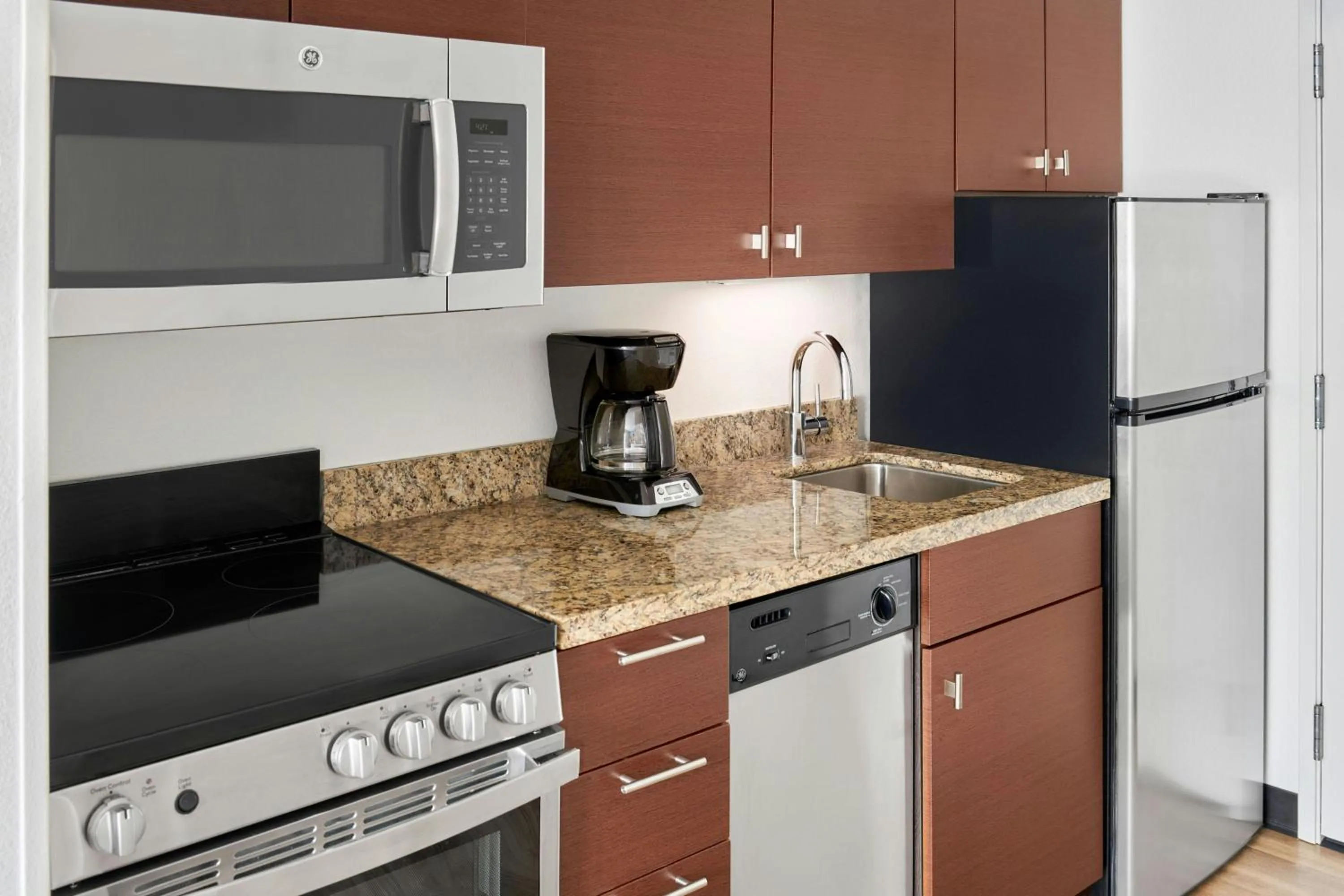 Kitchen or kitchenette in TownePlace Suites by Marriott Detroit Troy