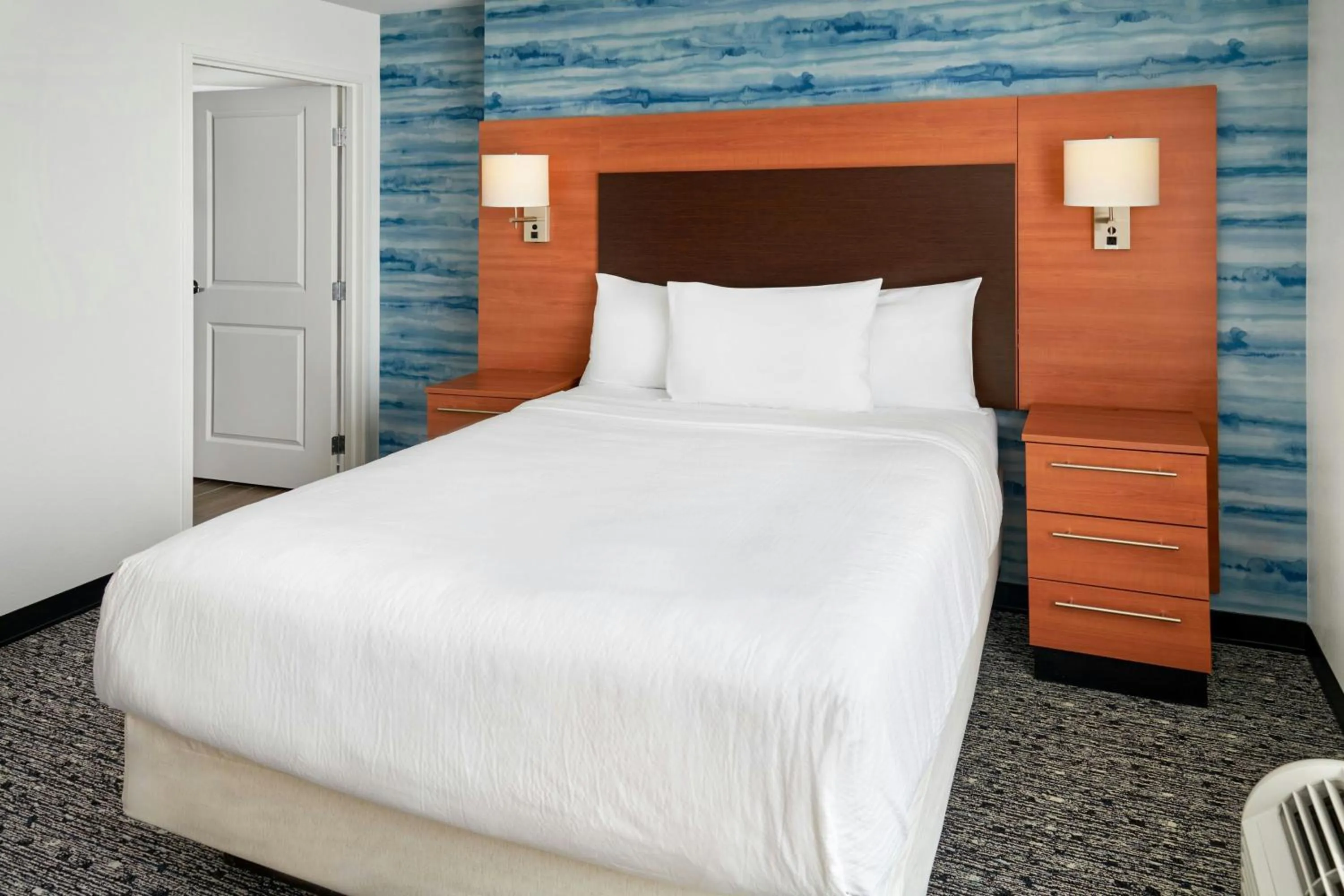 Photo of the whole room, Bed in TownePlace Suites by Marriott Detroit Troy
