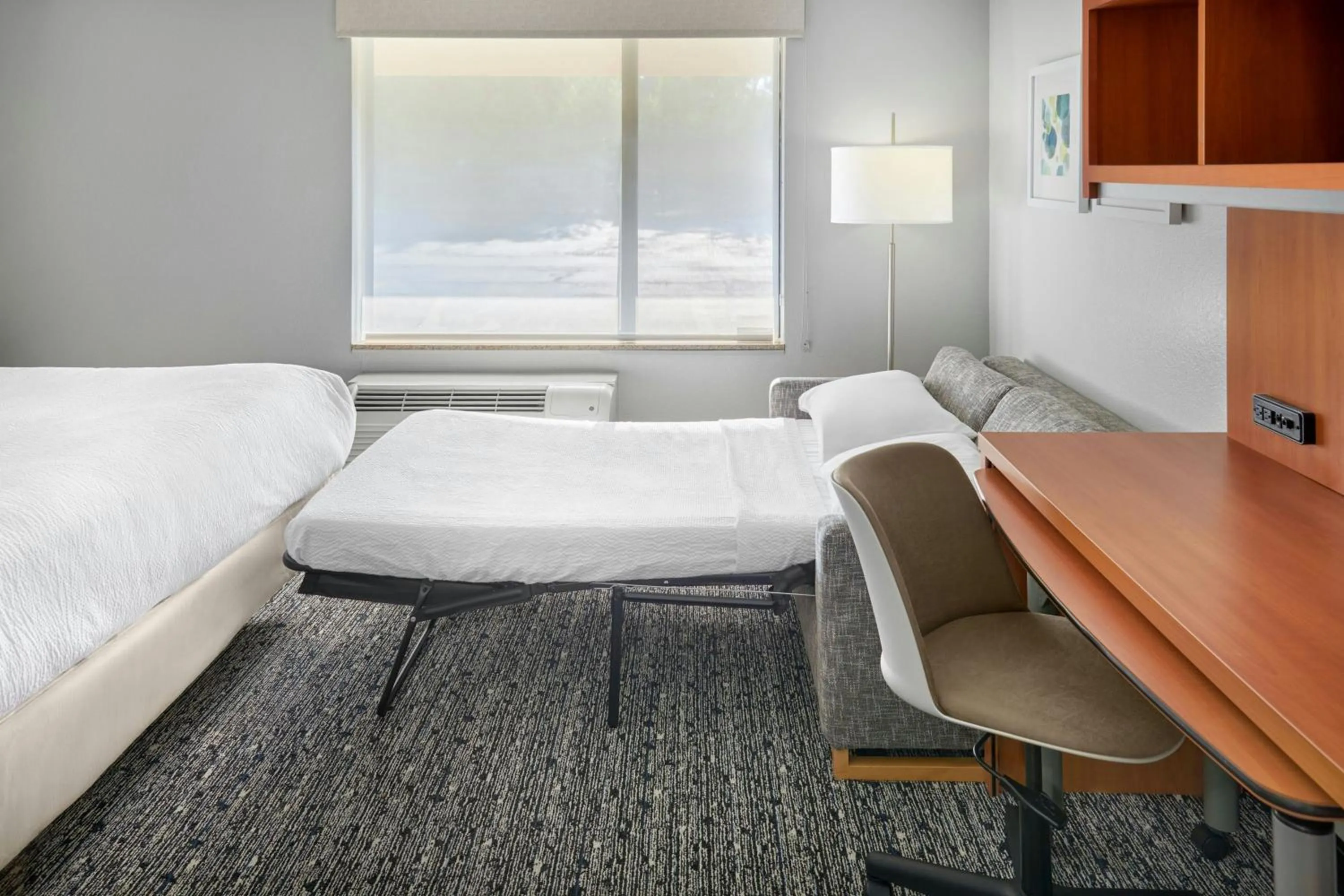 Photo of the whole room, Bed in TownePlace Suites by Marriott Detroit Troy