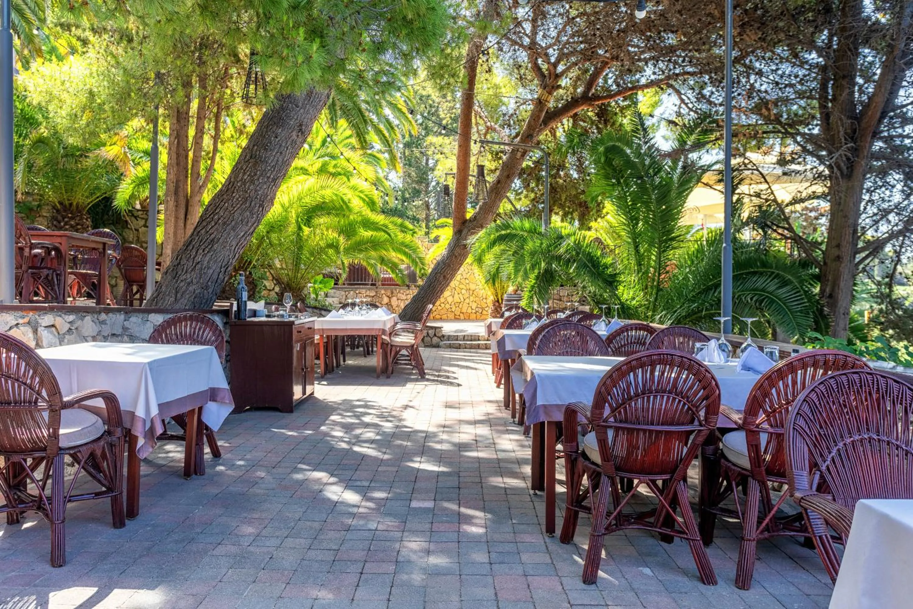 Restaurant/places to eat in Hotel Podstine