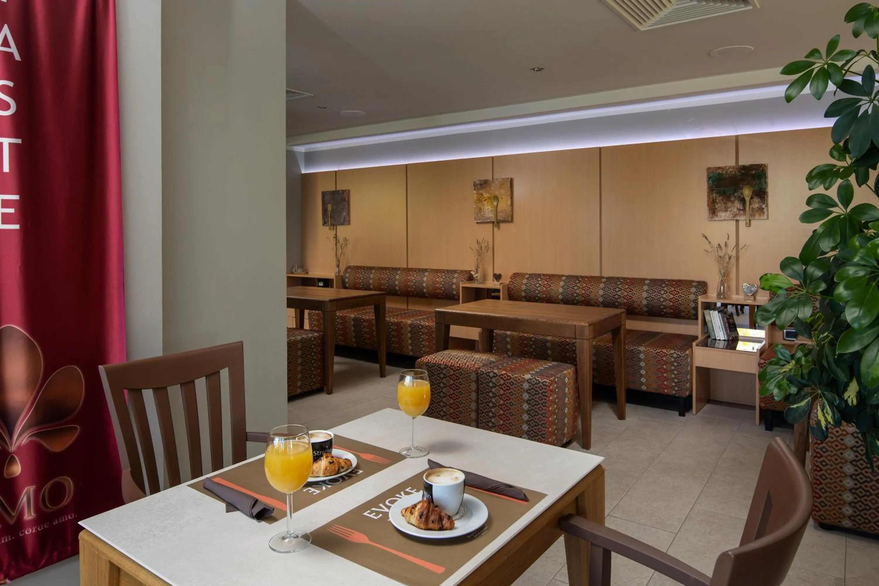 Restaurant/places to eat in Hotel Podstine