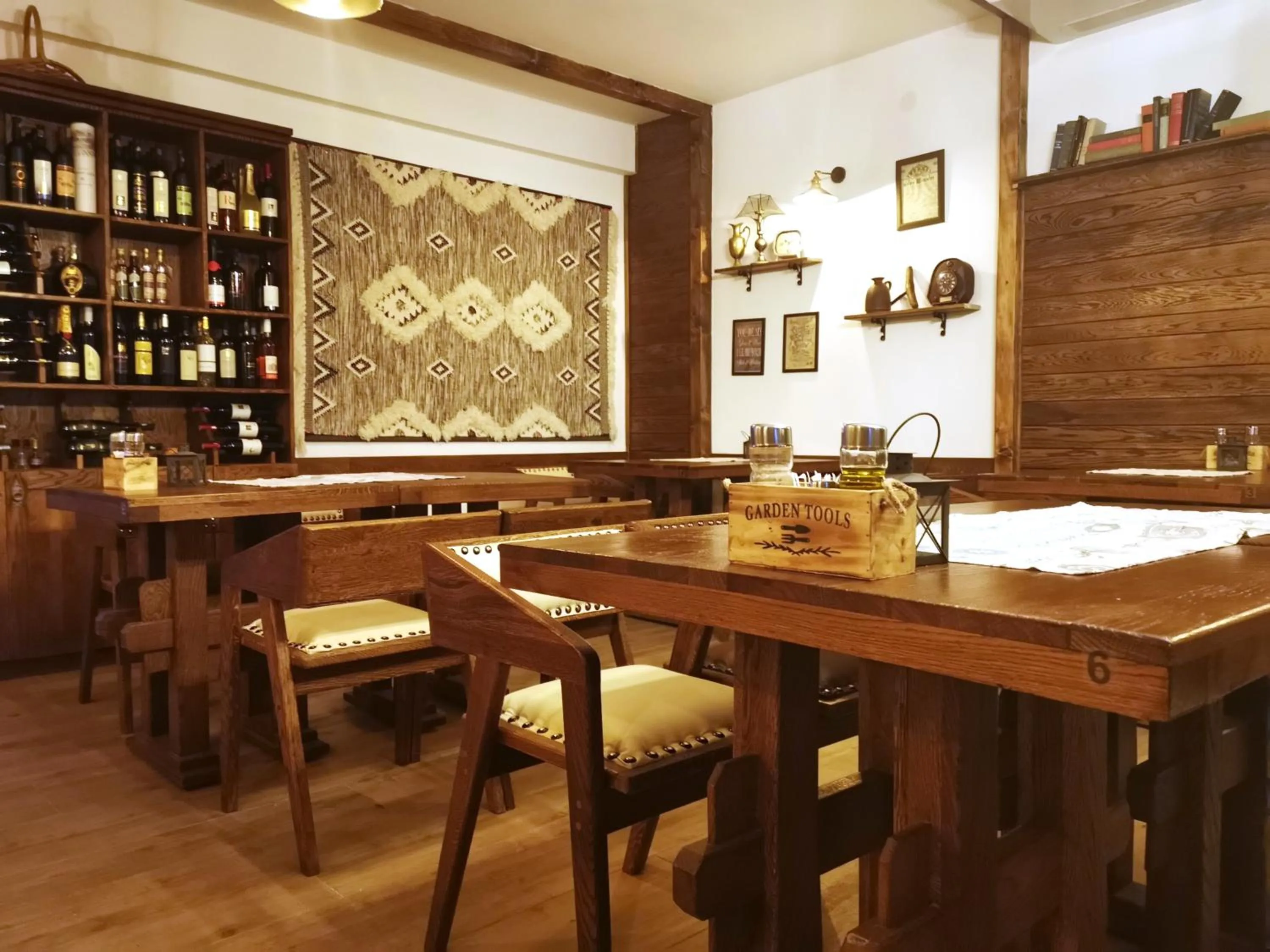 Restaurant/places to eat in Etno Garden Apartments