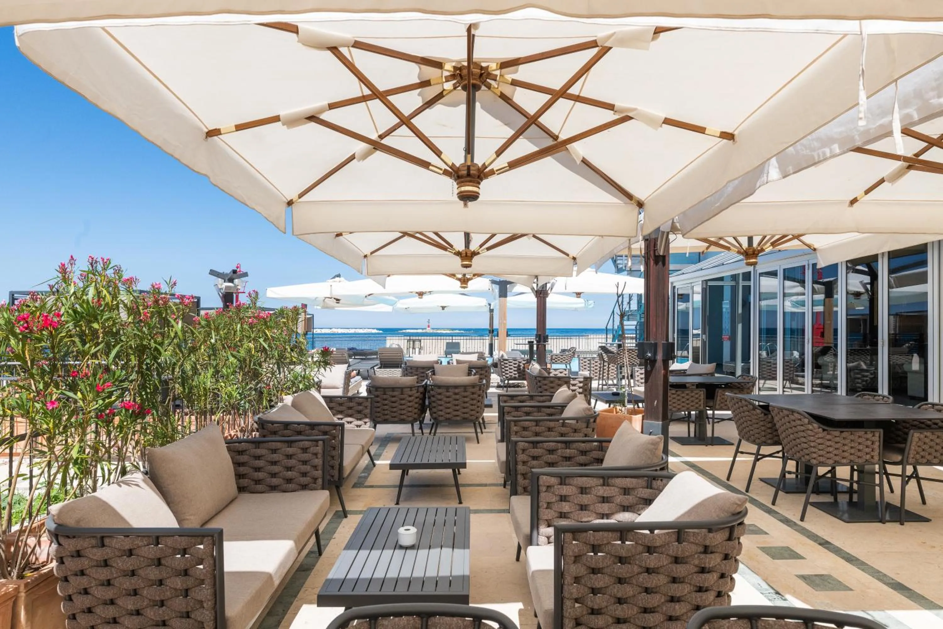 Restaurant/places to eat in BO Hotel Palazzo